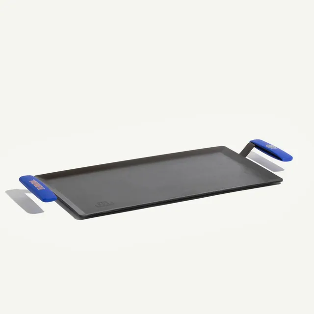 made-in-carbon-steel-griddle-with-university-of-florida-gators-silicone-handle-s image 1