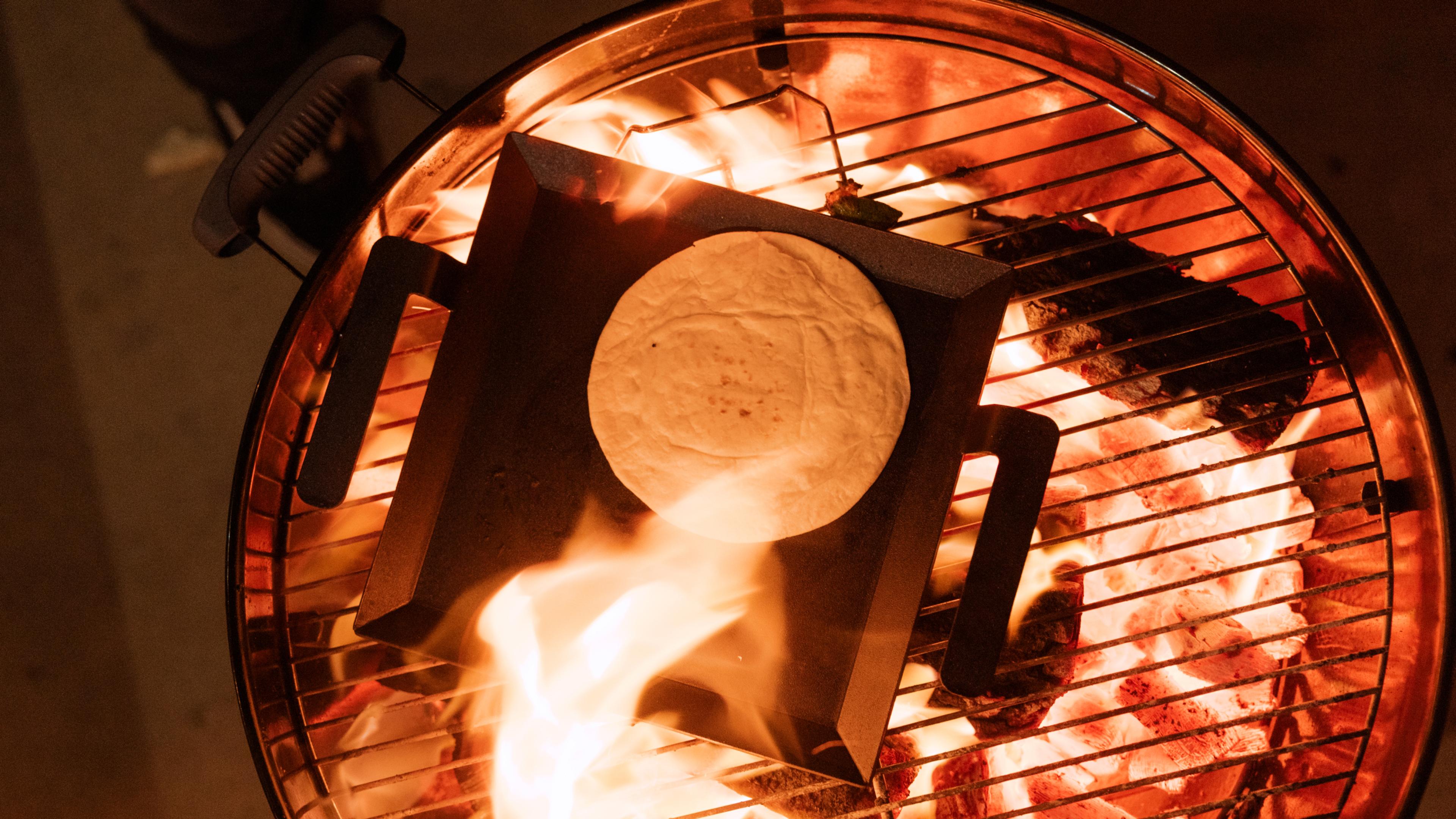 made-in-carbon-steel-half-griddle-compact-seasoned-carbon-steel-griddle-for-indo image 2
