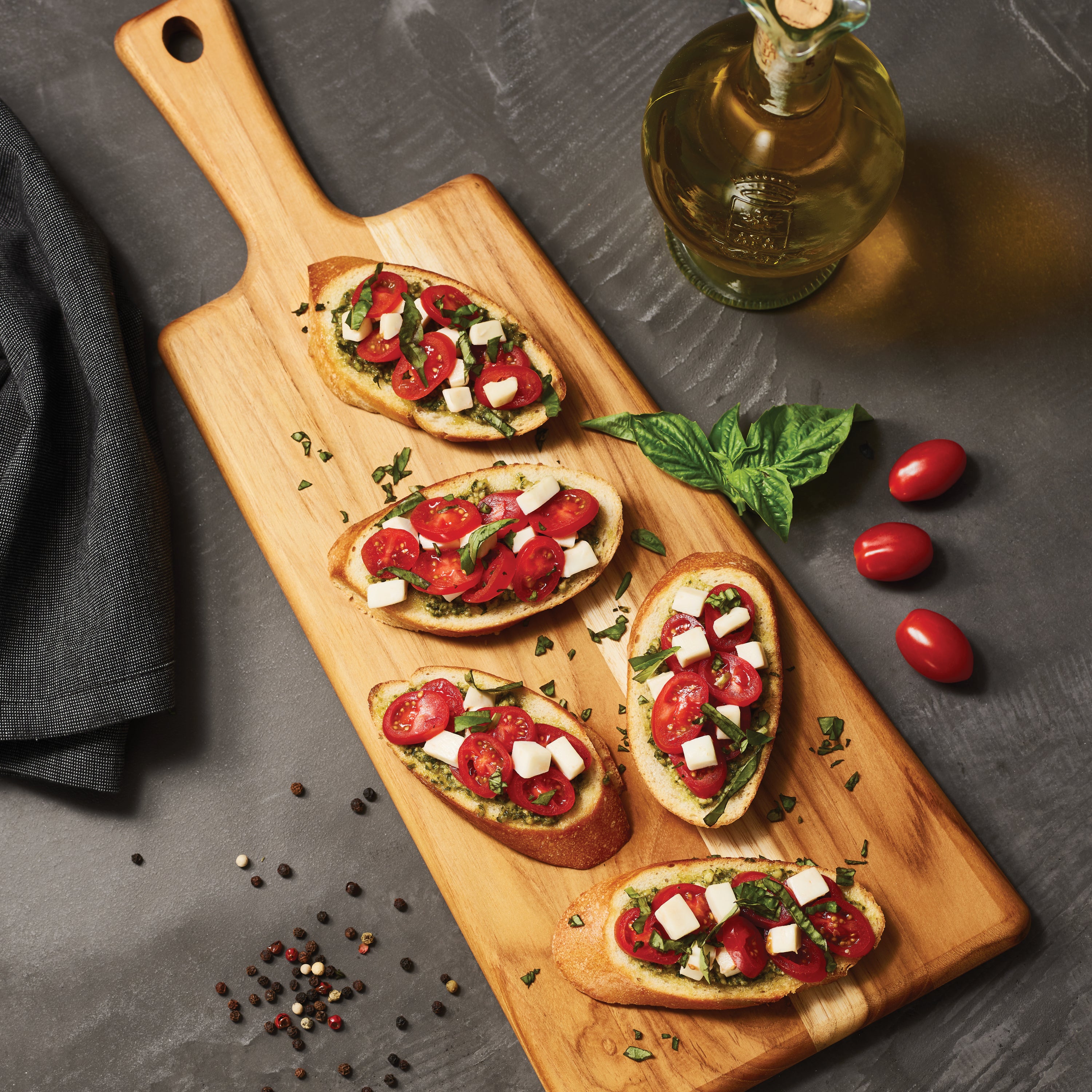 tramontina-19-in-x-7-5-in-teak-wood-rectangle-serving-board-with-handle image 2