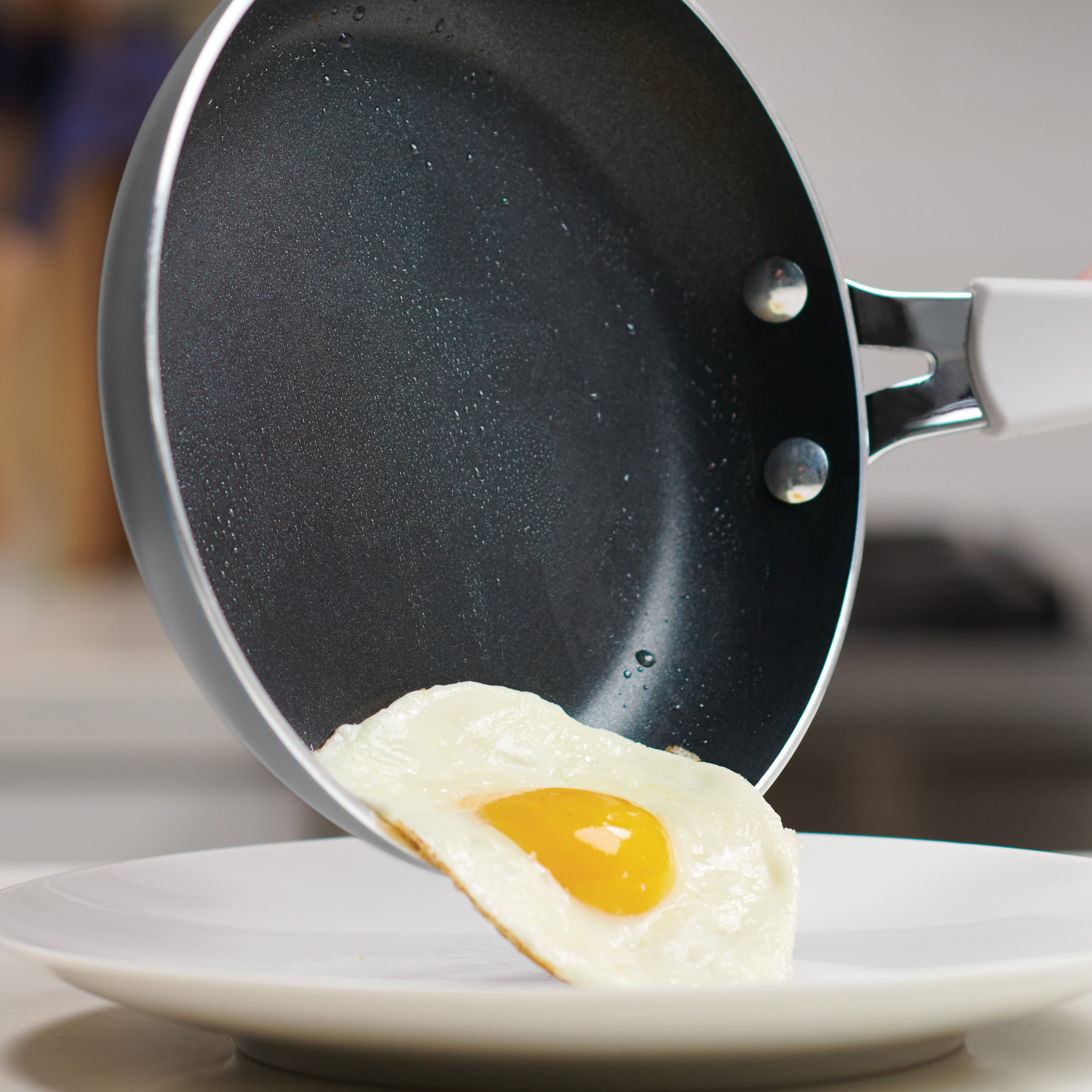 tramontina-culinary-collection-3-piece-nonstick-fry-pan-set-heavy-gauge-aluminum image 6