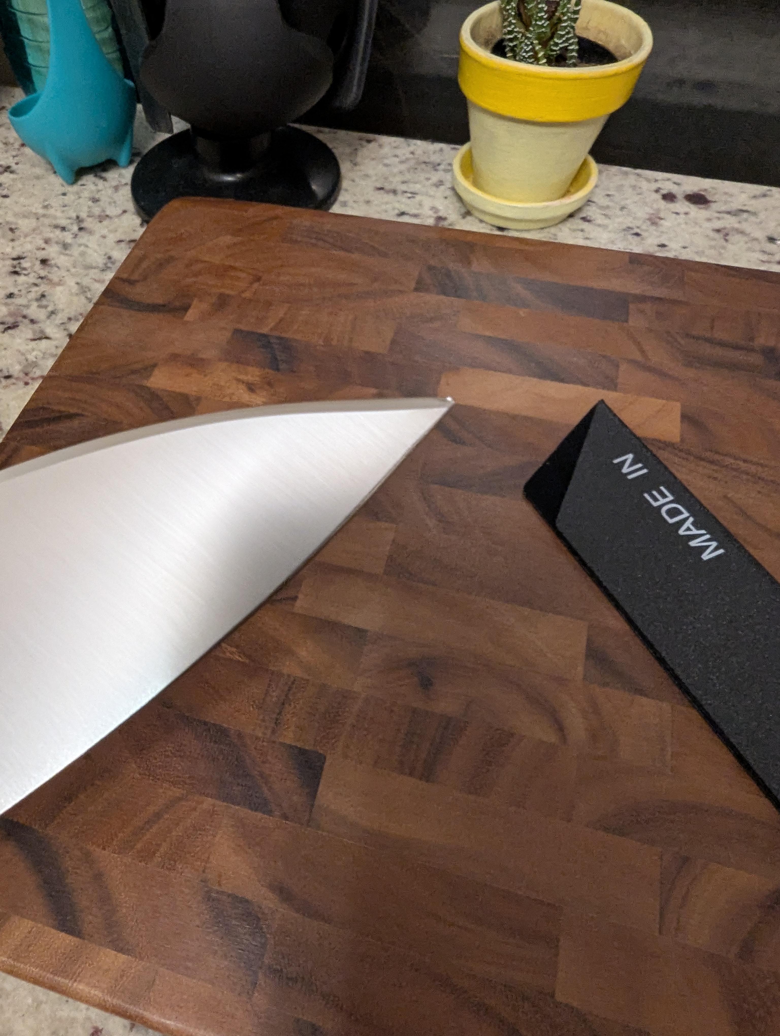 One knife arrived chipped