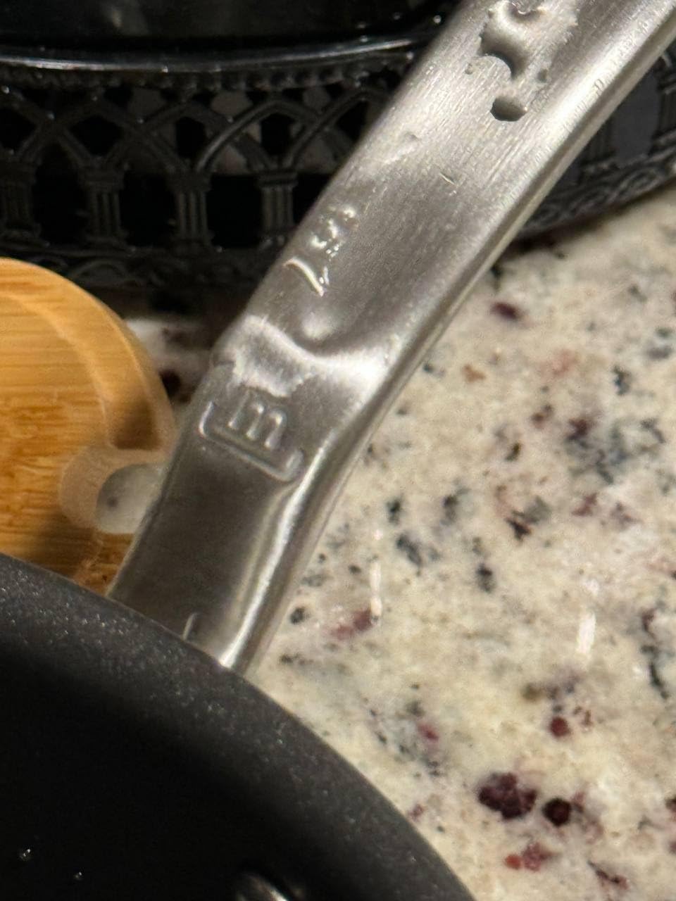 Good pan, but handle placement