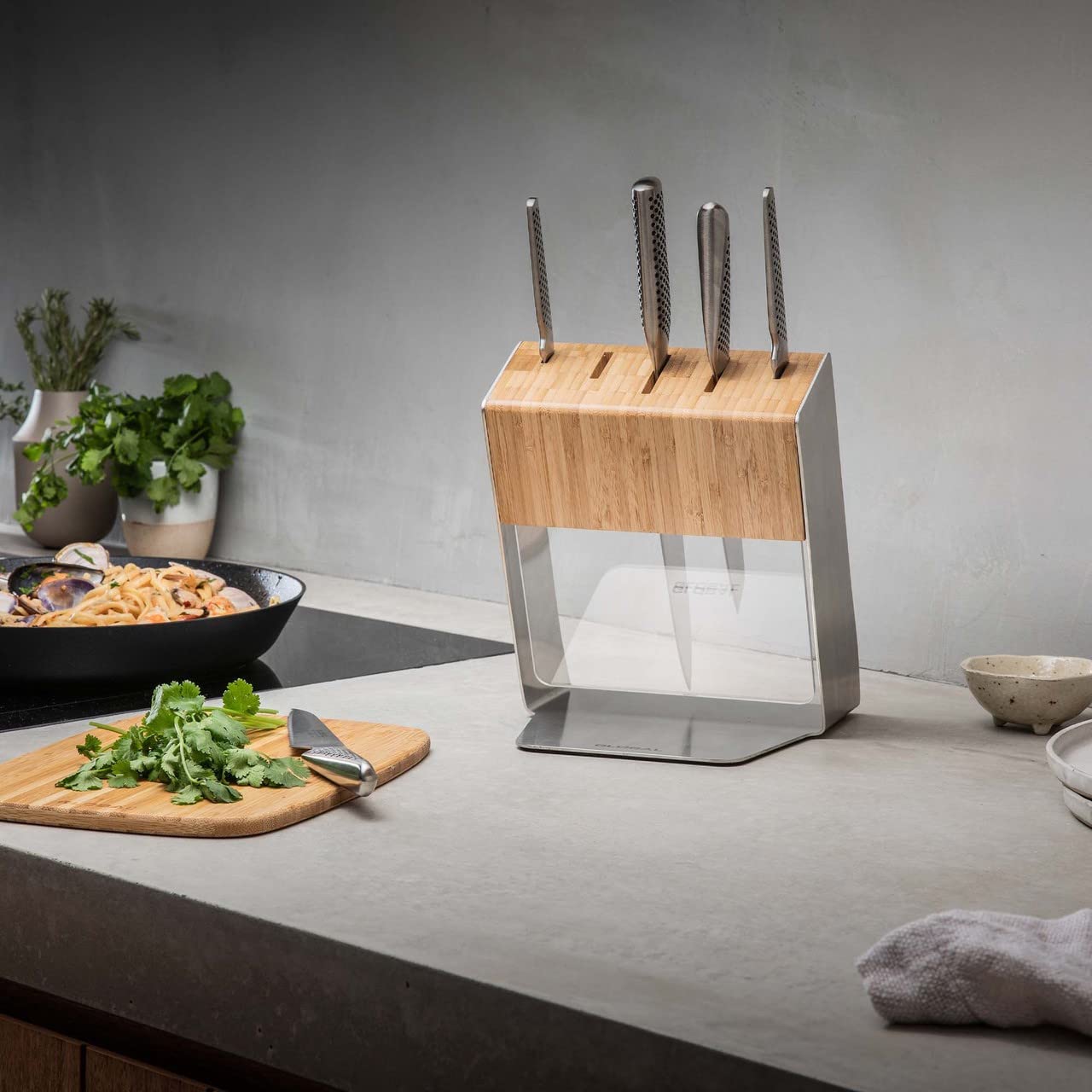 global-6-piece-knife-set-with-bamboo-and-stainless-steel-block-8-chef-s-5-5-naki image 4