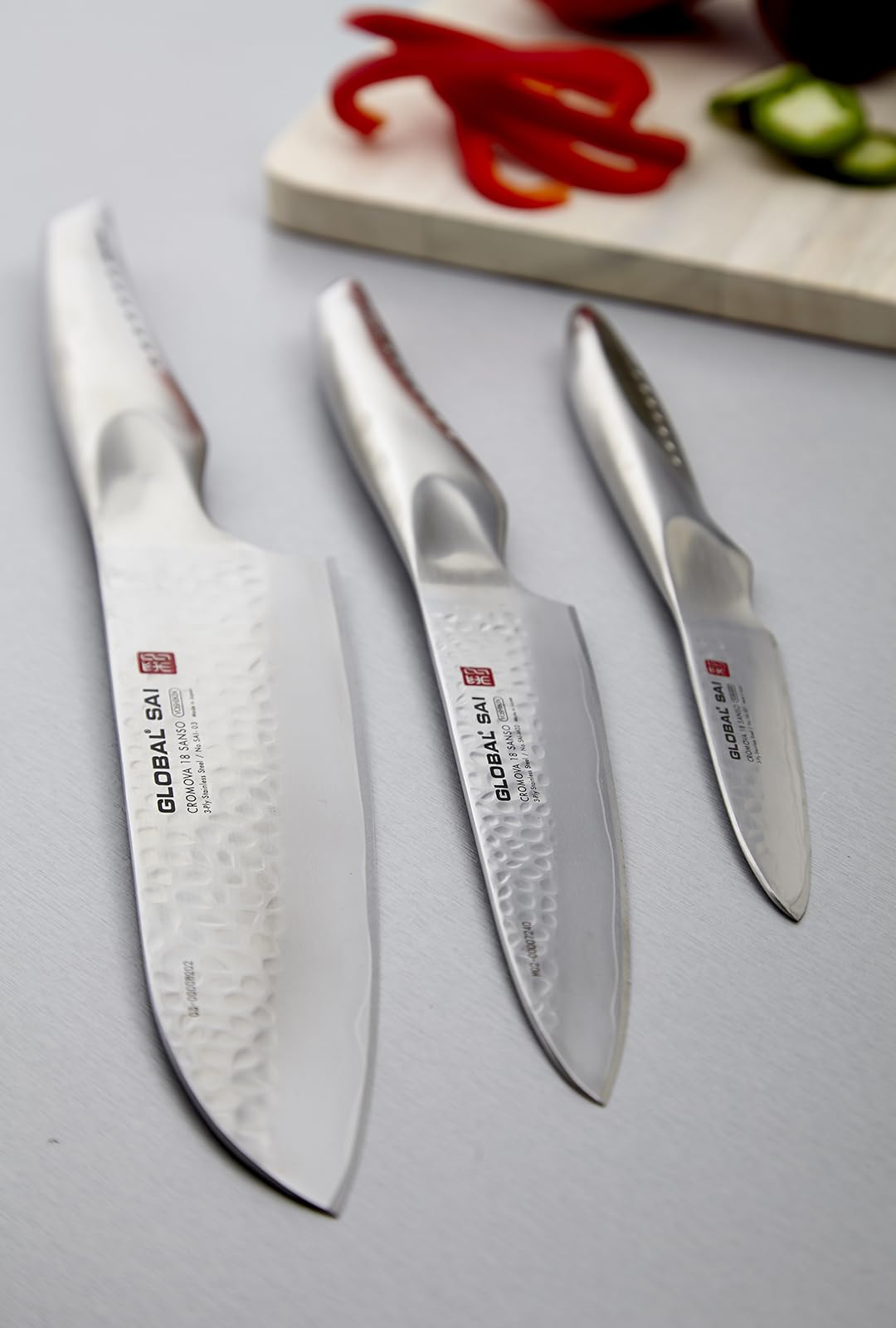 global-sai-3001-3-piece-knife-set-7-5-santoku-6-utility-and-3-5-paring-hammered- image 2