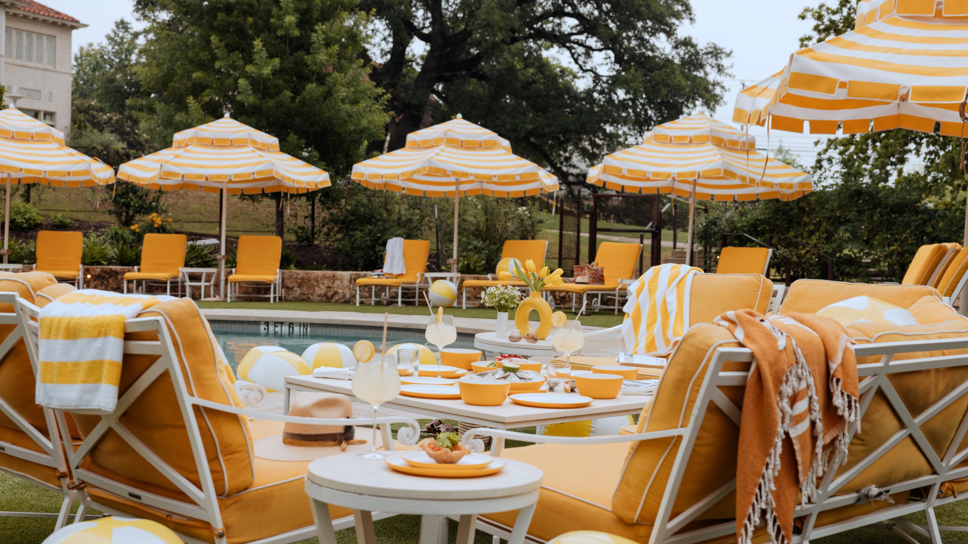 made-in-outdoor-dining-set-poolside-safe-dinnerware-collection image 2