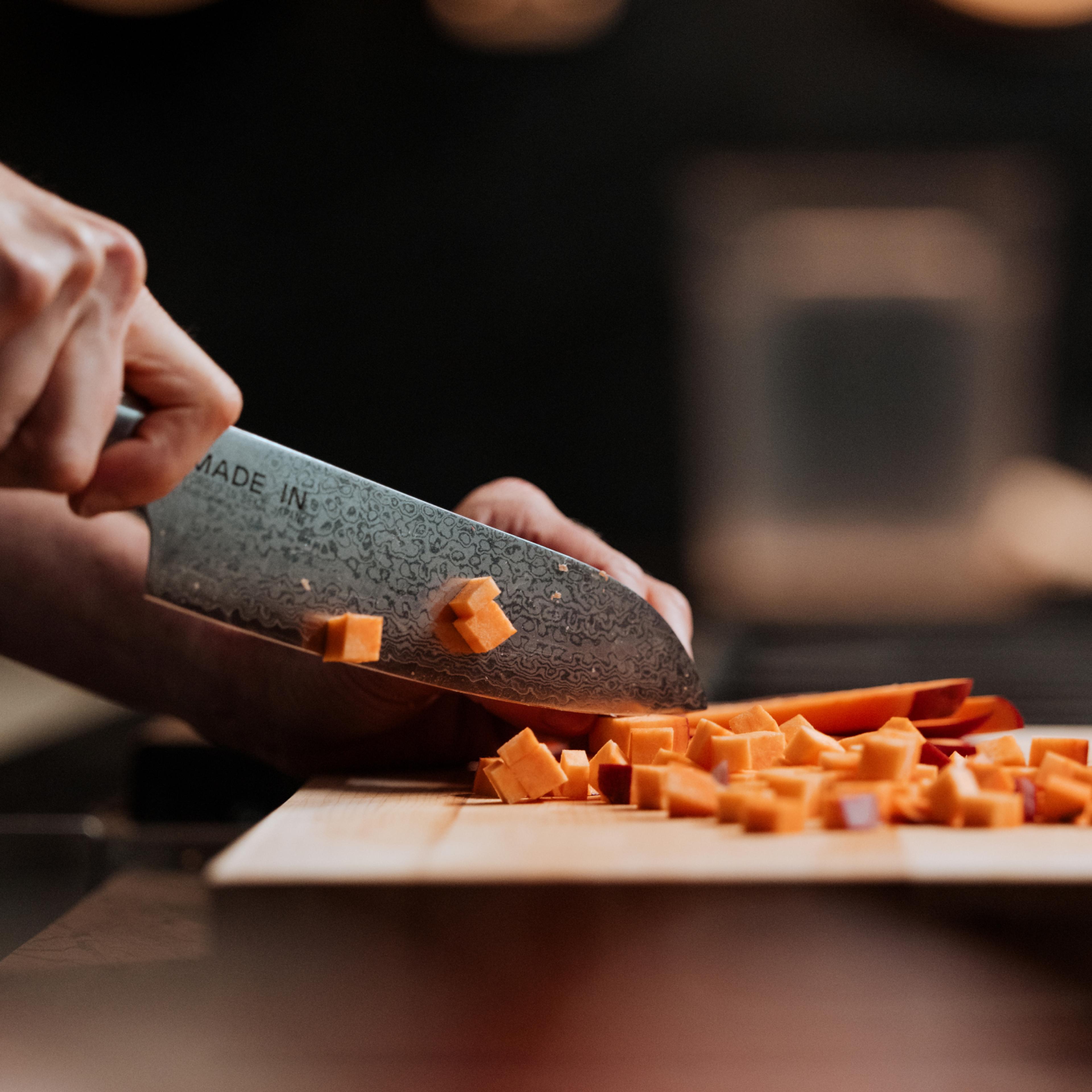 made-in-japanese-damascus-steel-santoku-vg-10-multi-purpose-kitchen-knife-made-i image 3