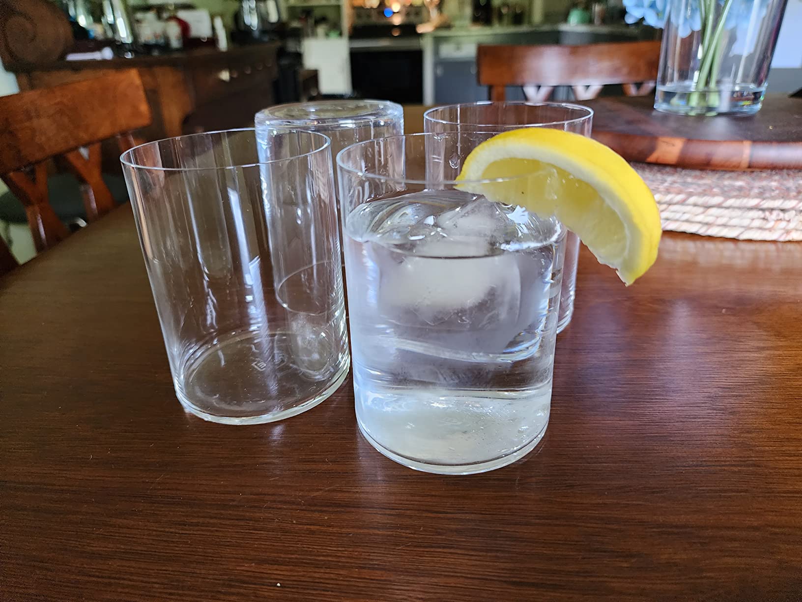 Lovely glasses, slightly thin rim