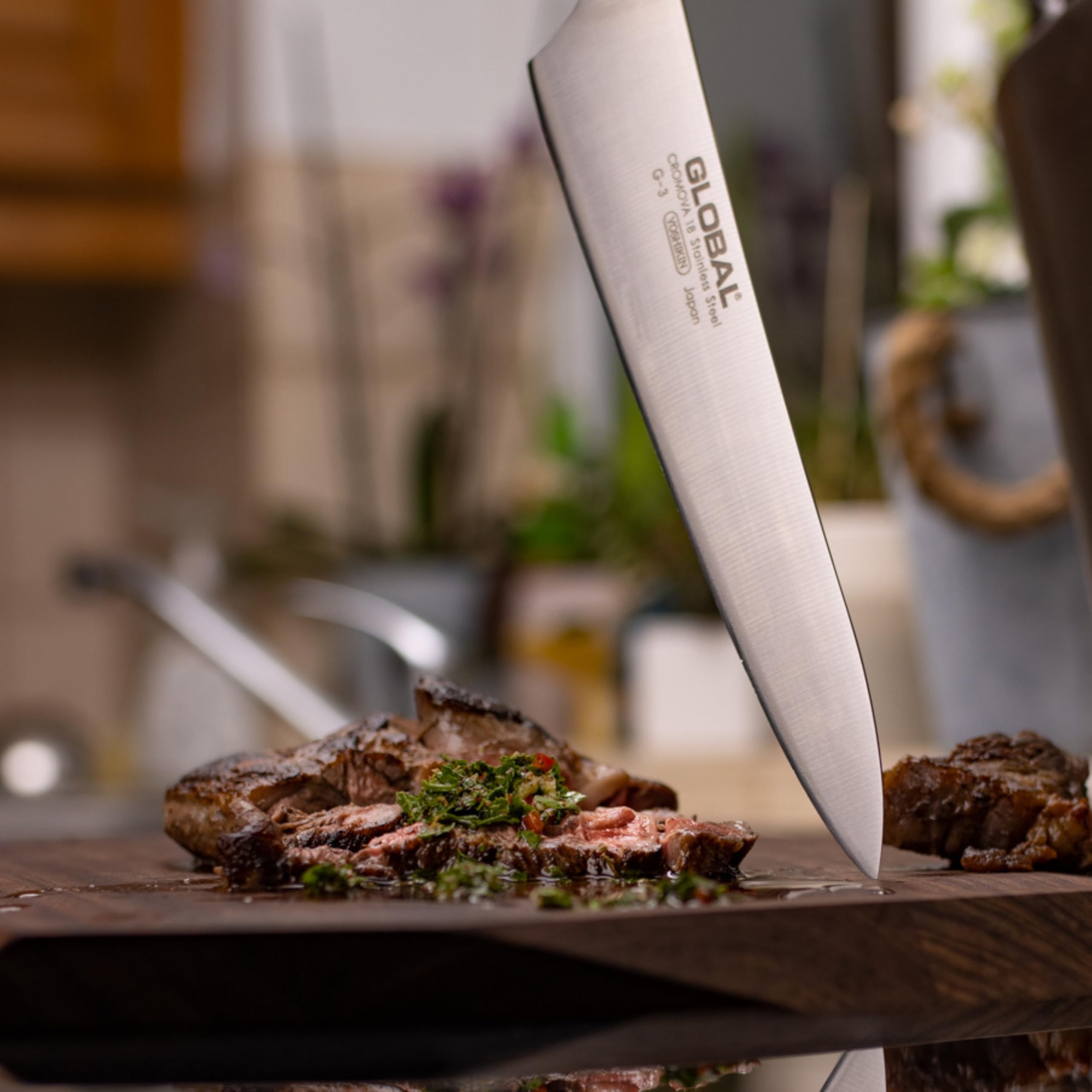 global-classic-g-313-2-piece-carving-set-8-25-carving-knife-and-6-fork-lightweig image 6