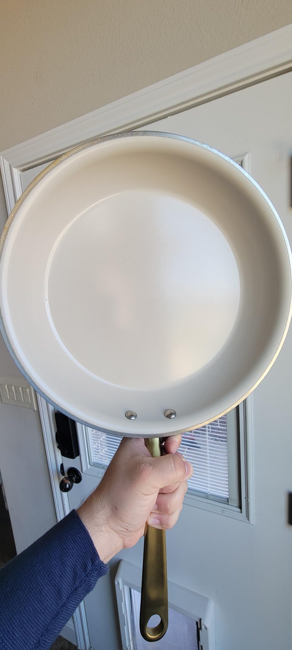 Good pan, packaging issue