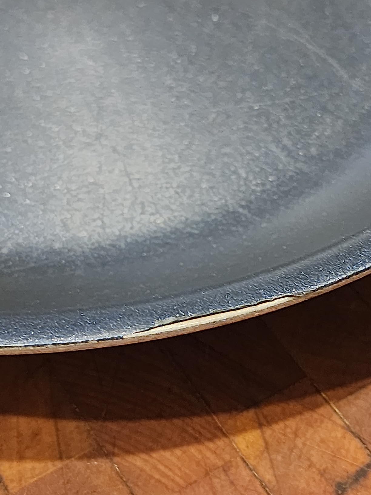 One pan arrived scratched