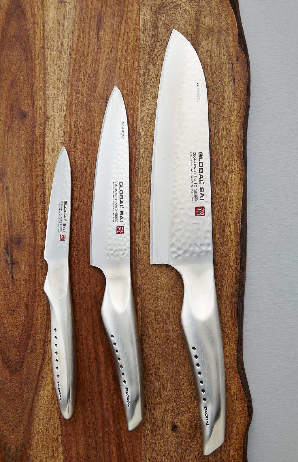 global-sai-3001-3-piece-knife-set-7-5-santoku-6-utility-and-3-5-paring-hammered- image 3