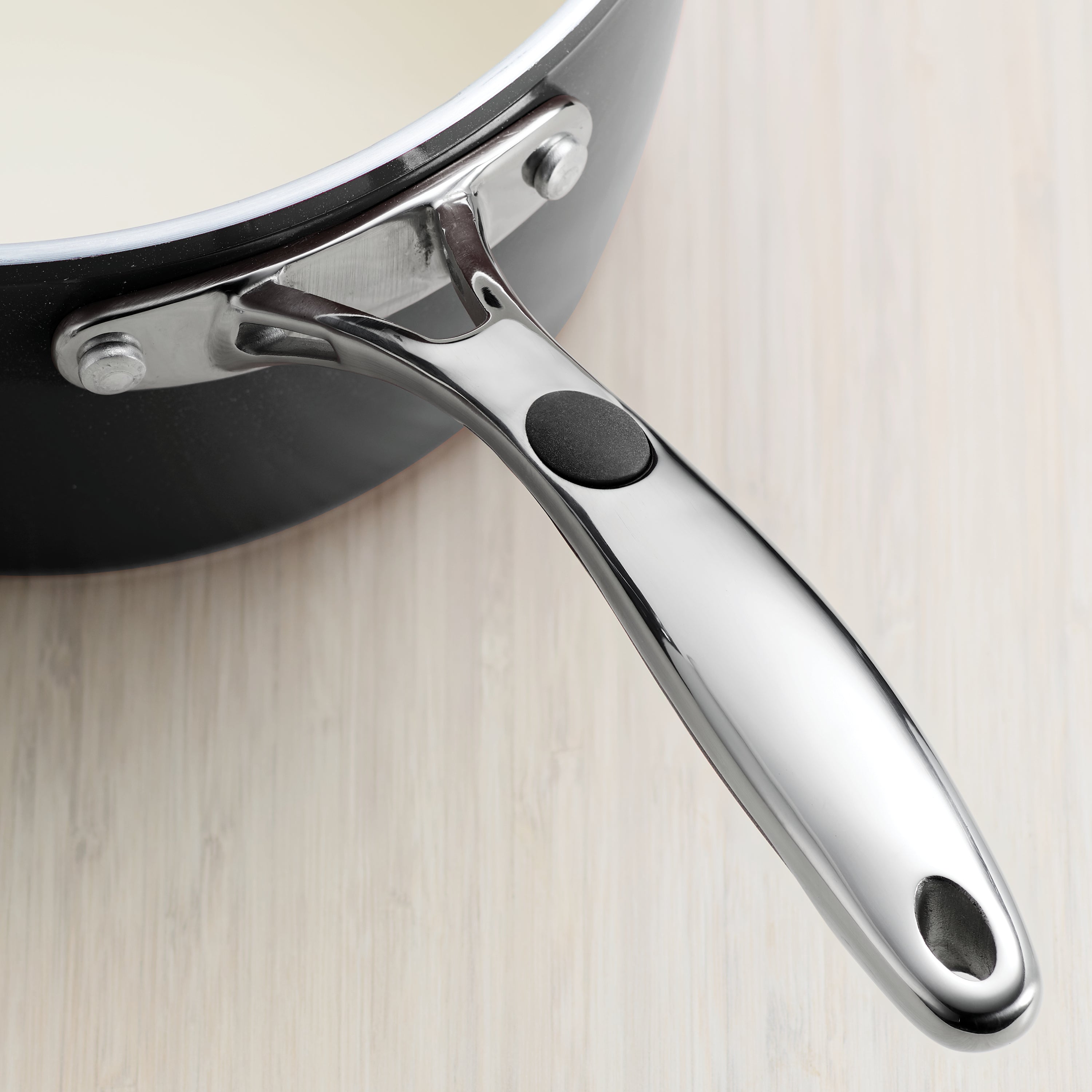 tramontina-ceramica-deluxe-ceramic-sauce-pan-with-lid-heavy-gauge-aluminum-nonst image 4