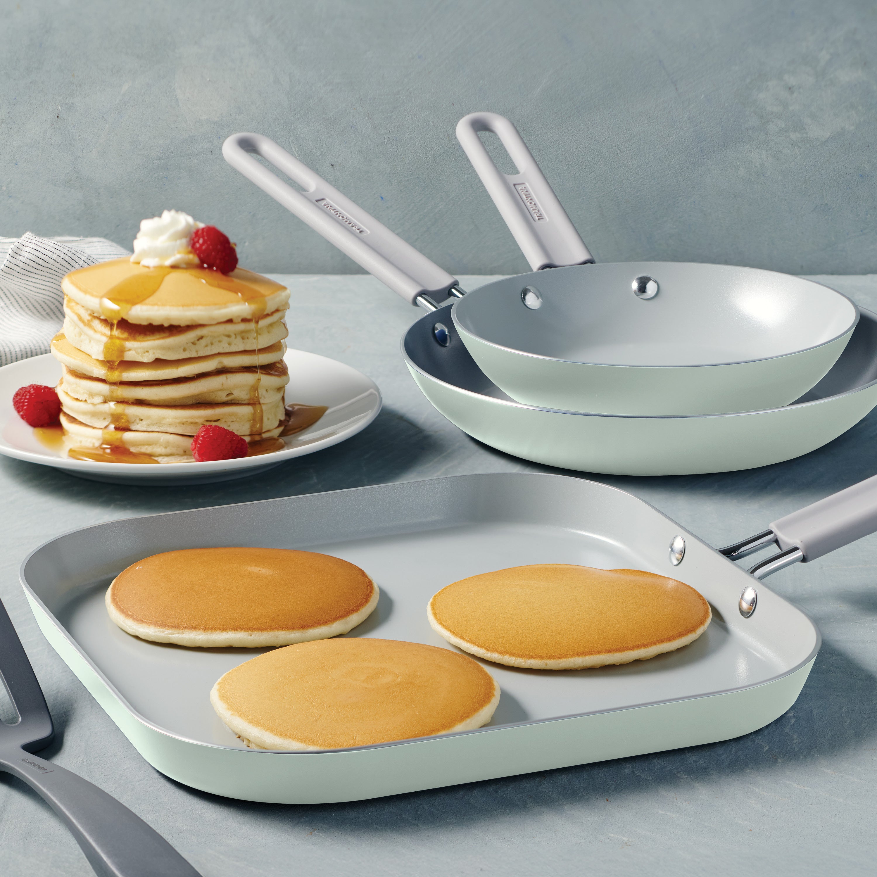 tramontina-everyday-3-piece-ceramic-nonstick-fry-pan-griddle-set-8-inch-10-inch- image 2