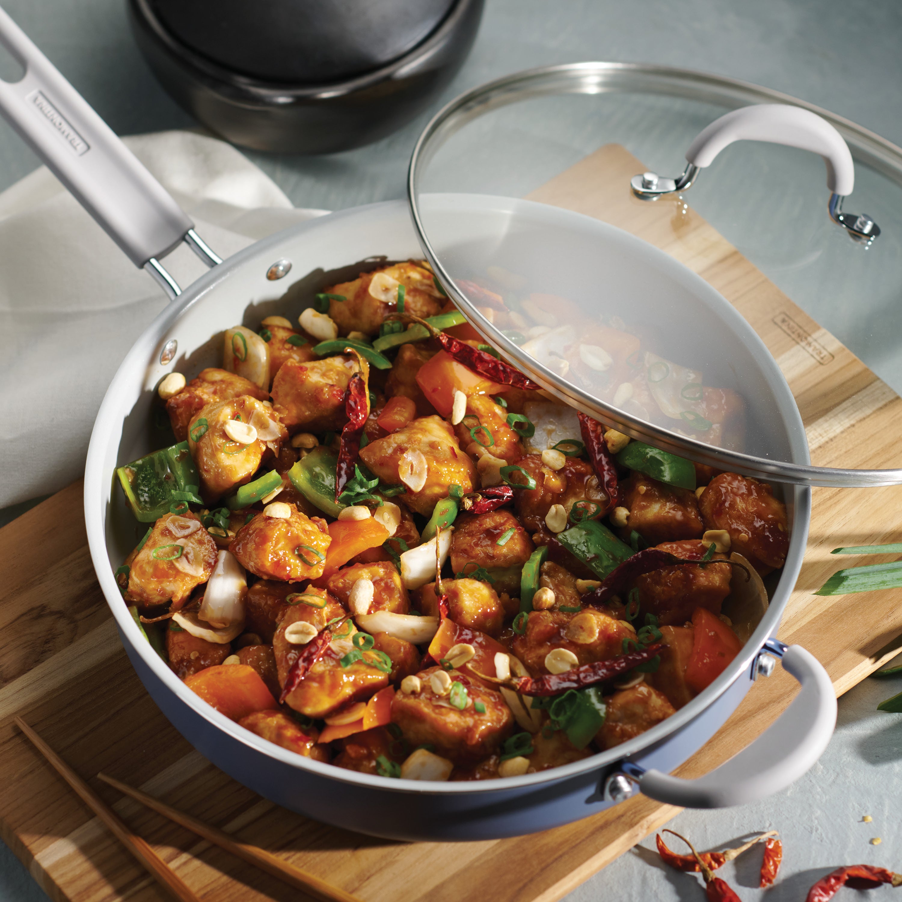 tramontina-everyday-5-quart-ceramic-nonstick-covered-jumbo-cooker-bering-sea-blu image 2
