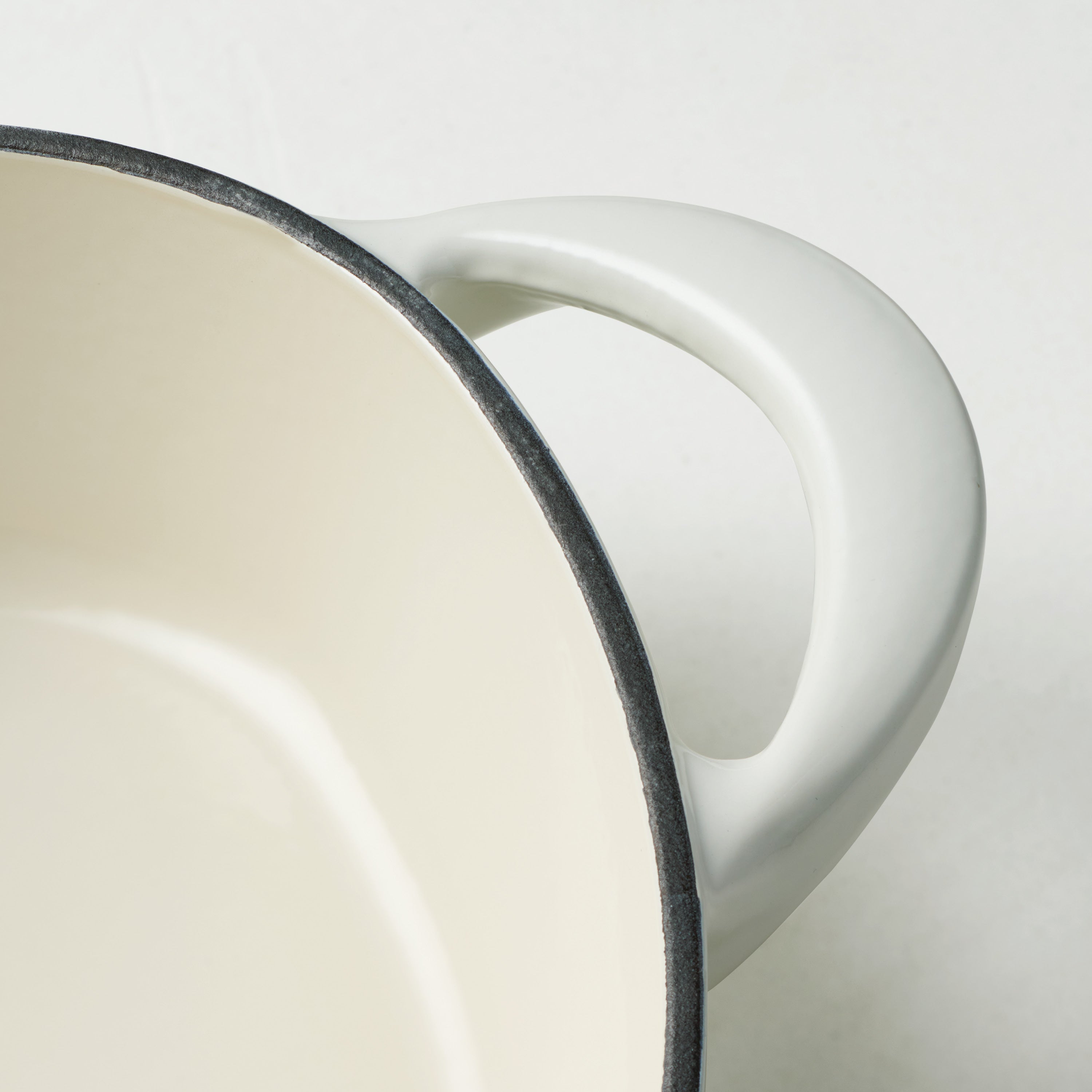 tramontina-3-quart-heart-shape-enameled-cast-iron-dutch-oven-heavy-gauge-shallow image 8