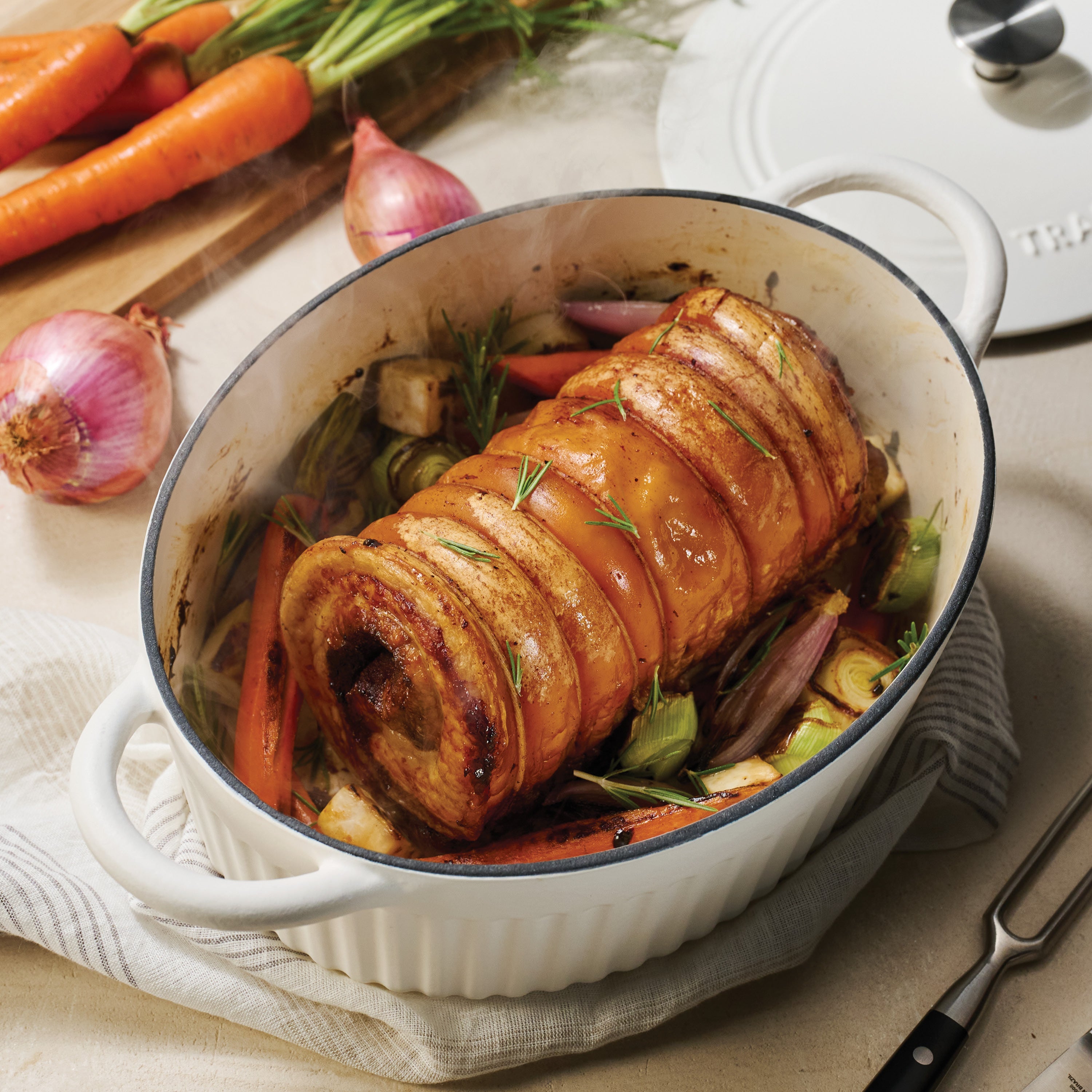 tramontina-mesa-5-5-quart-enameled-cast-iron-oval-dutch-oven image 8