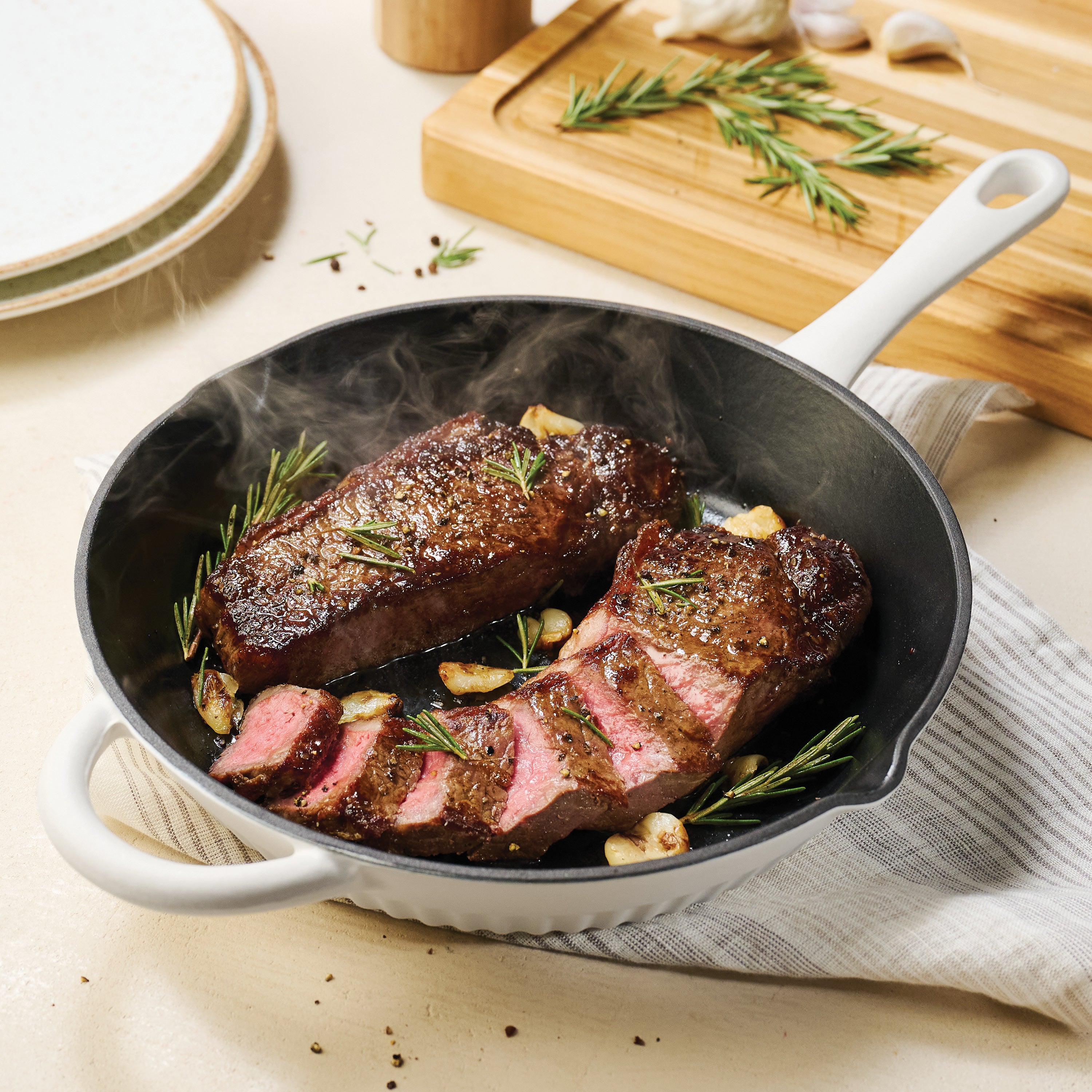 tramontina-mesa-10-inch-enameled-cast-iron-skillet-with-dual-pour-spouts-no-seas image 6