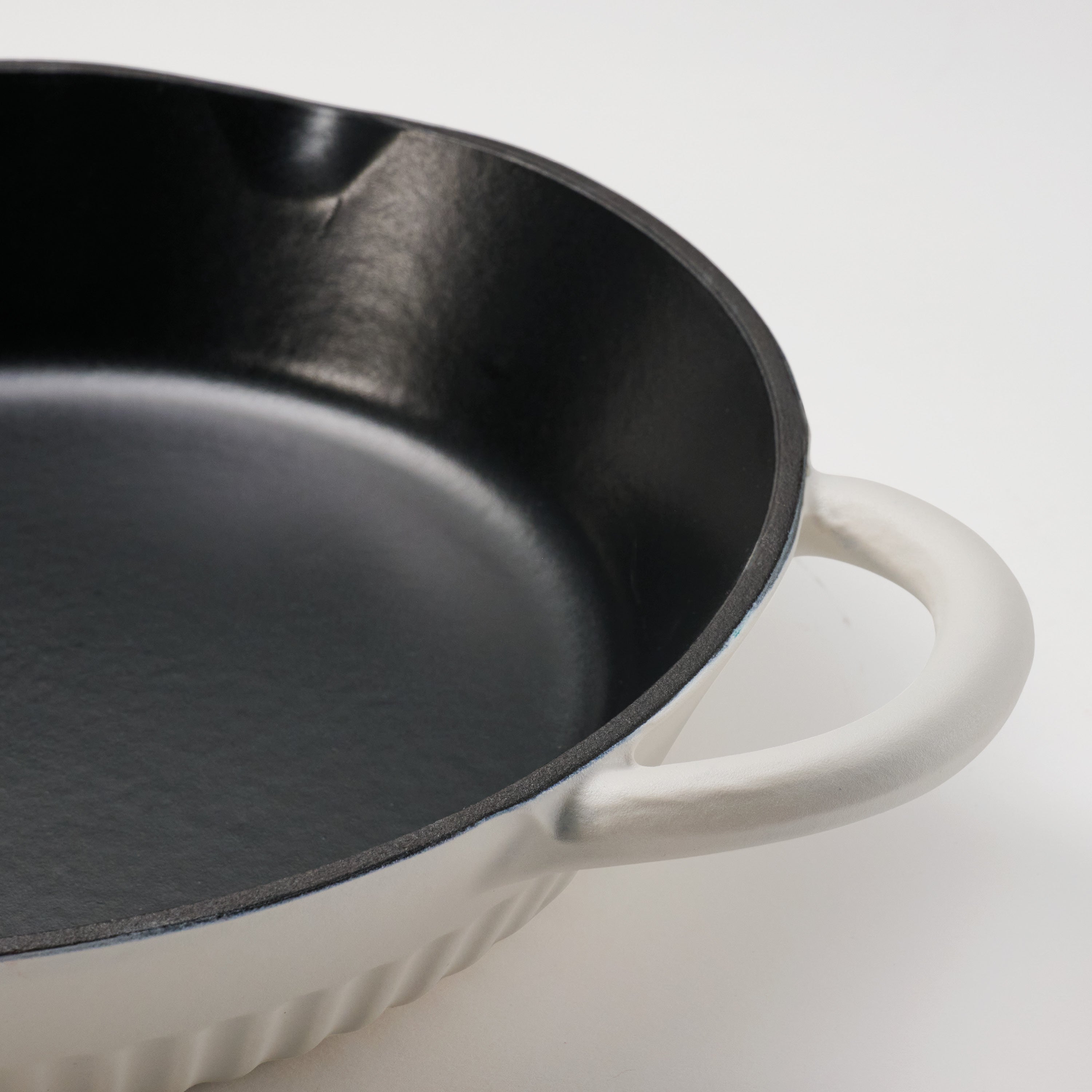 tramontina-mesa-10-inch-enameled-cast-iron-skillet-with-dual-pour-spouts-no-seas image 8