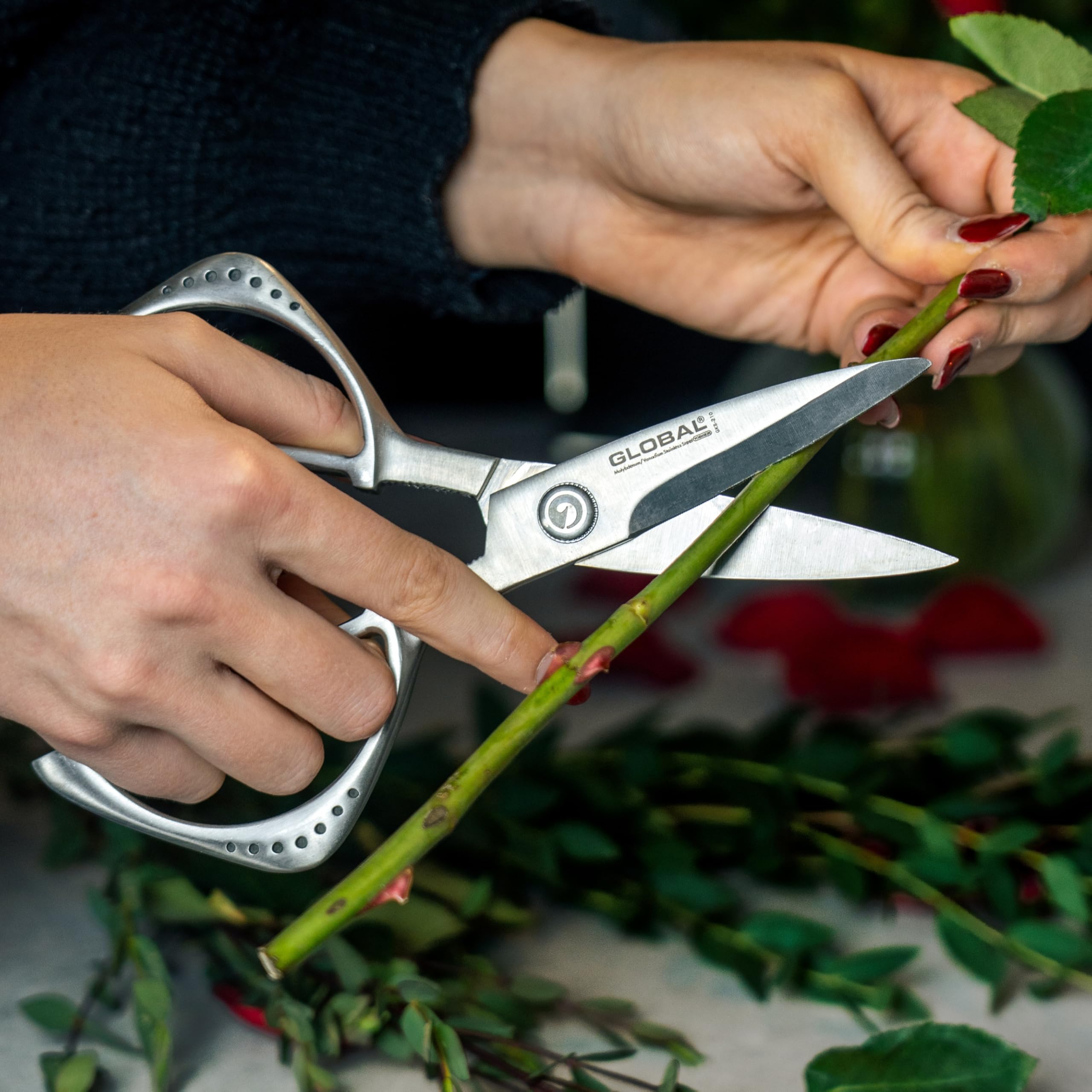 global-g-665-kitchen-cutlery-shears-8-25-one-piece-cromova-18-stainless-steel-po image 3