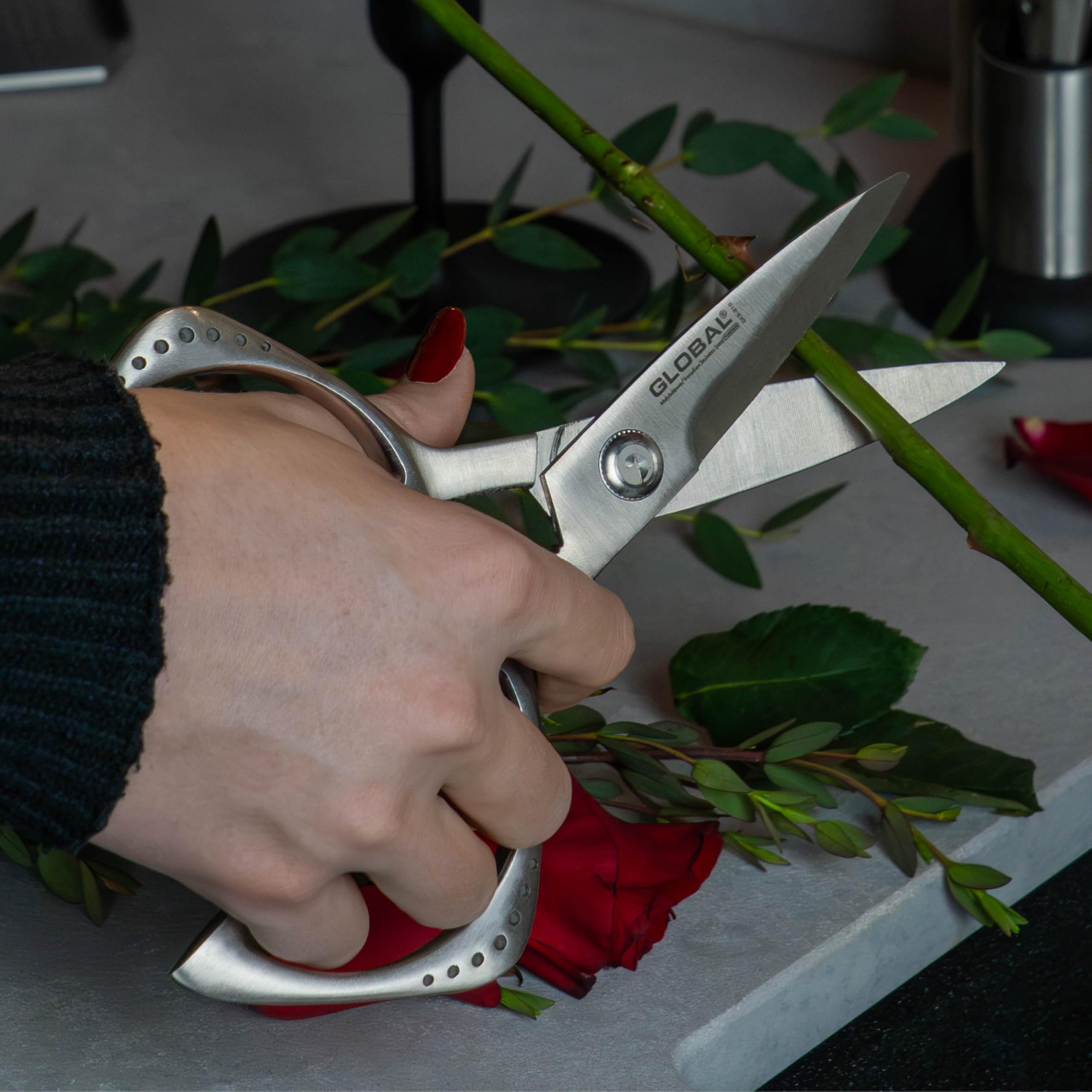 global-g-665-kitchen-cutlery-shears-8-25-one-piece-cromova-18-stainless-steel-po image 4