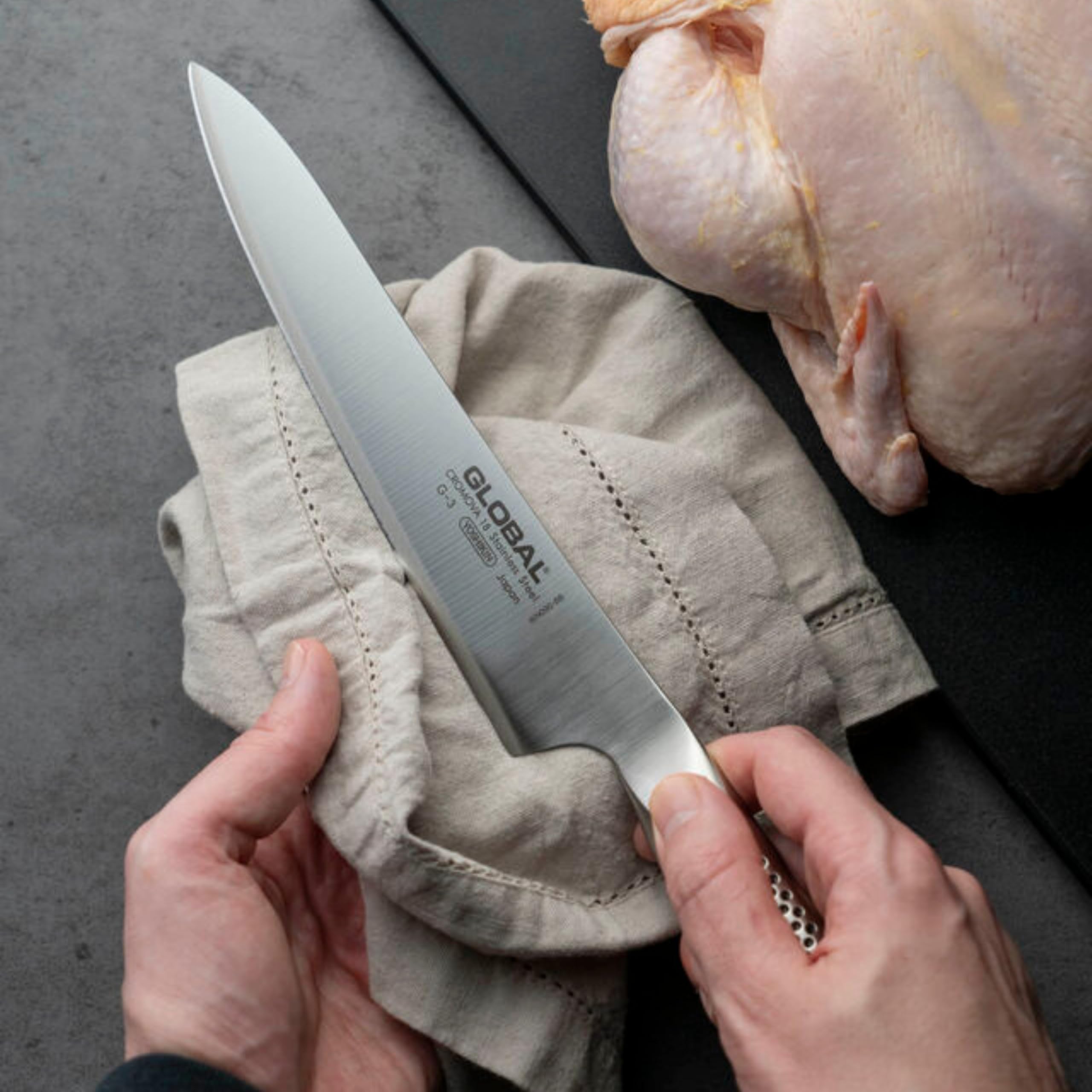 global-classic-g-313-2-piece-carving-set-8-25-carving-knife-and-6-fork-lightweig image 3