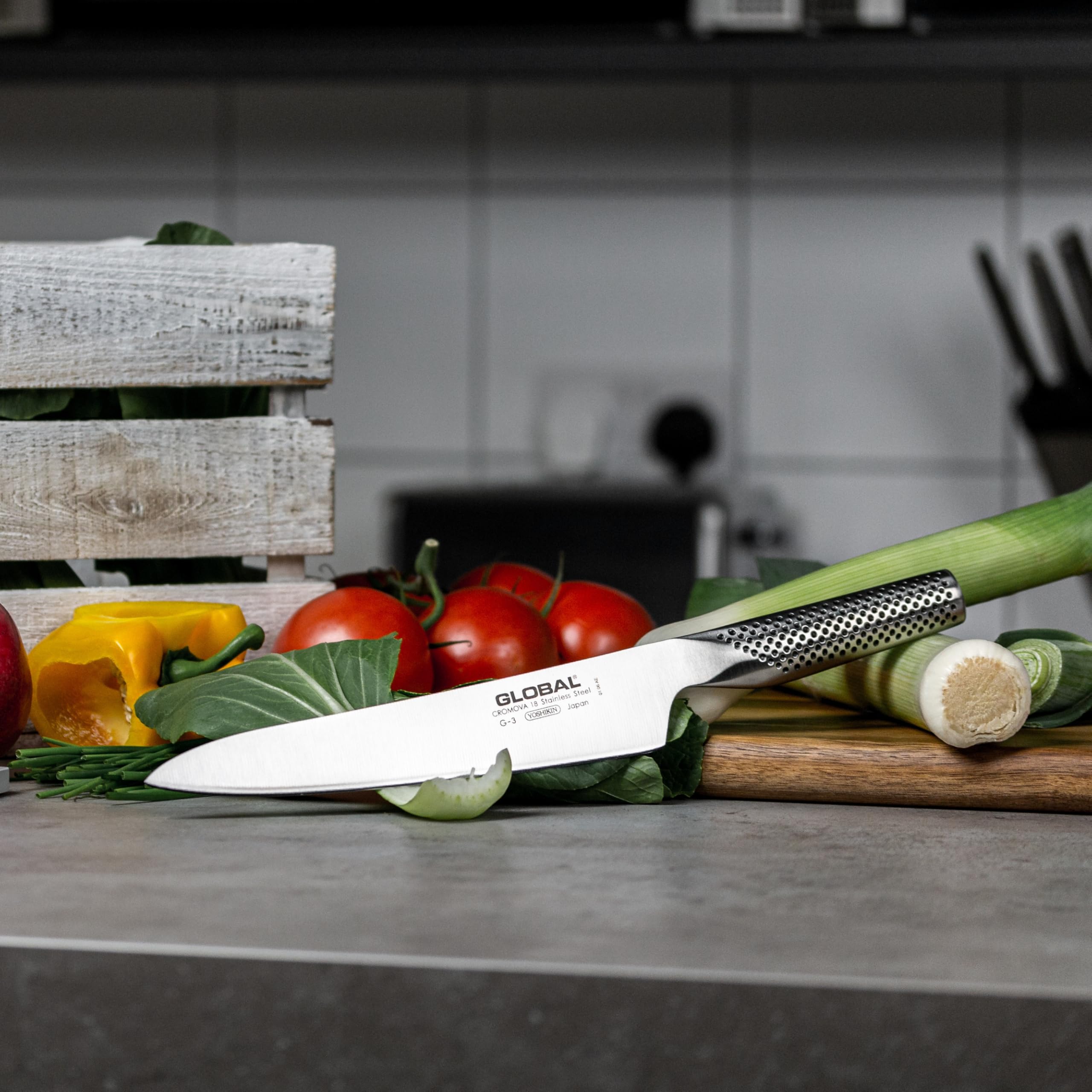 global-classic-g-313-2-piece-carving-set-8-25-carving-knife-and-6-fork-lightweig image 5