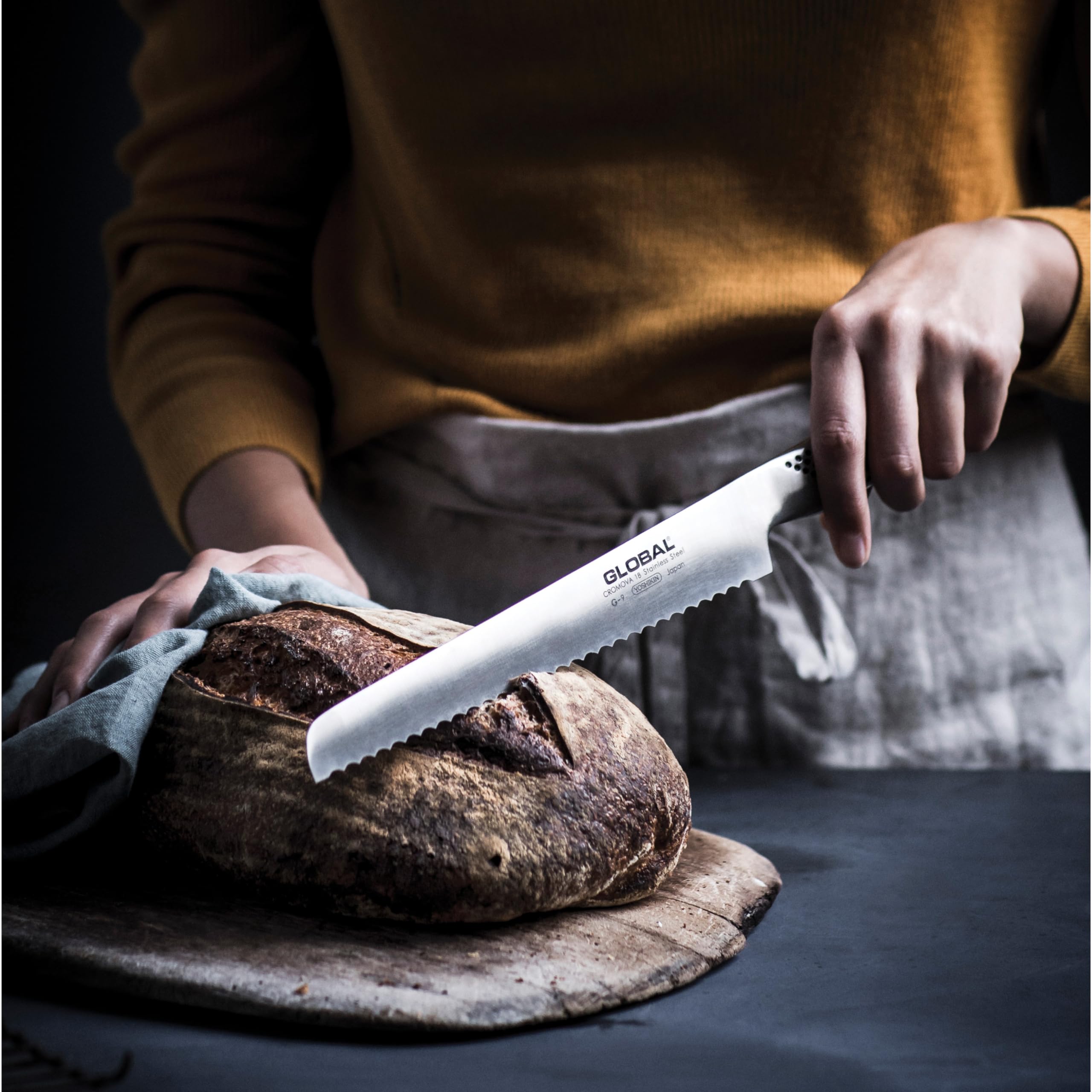 global-g-9-8-75-serrated-bread-knife-cromova-18-stainless-steel image 7