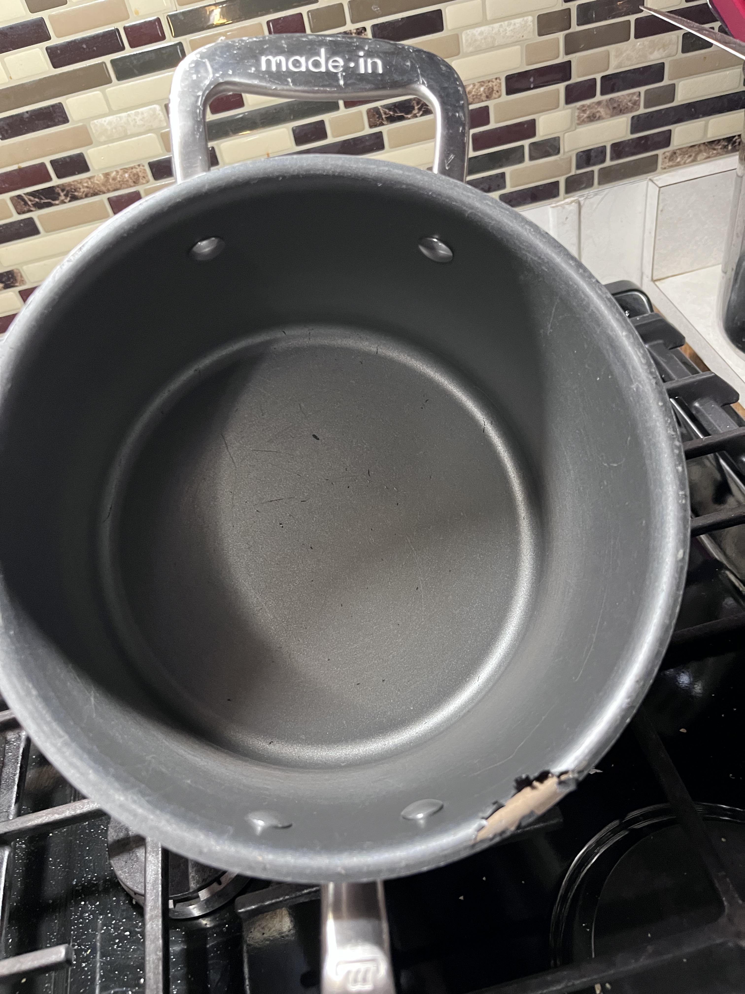 Solid saucepan