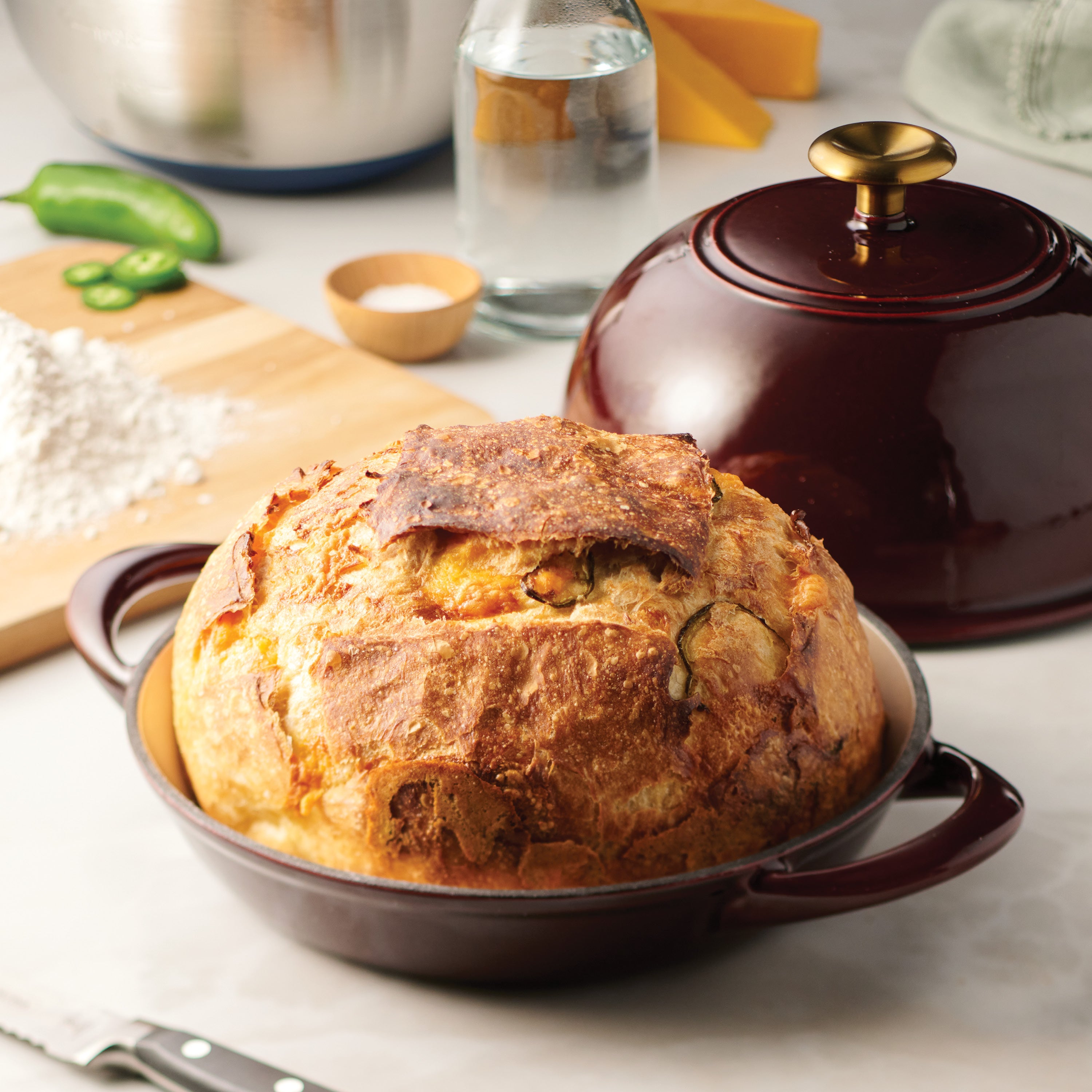 tramontina-9-5-inch-cast-iron-bread-oven-with-porcelain-enamel-interior-and-tigh image 6