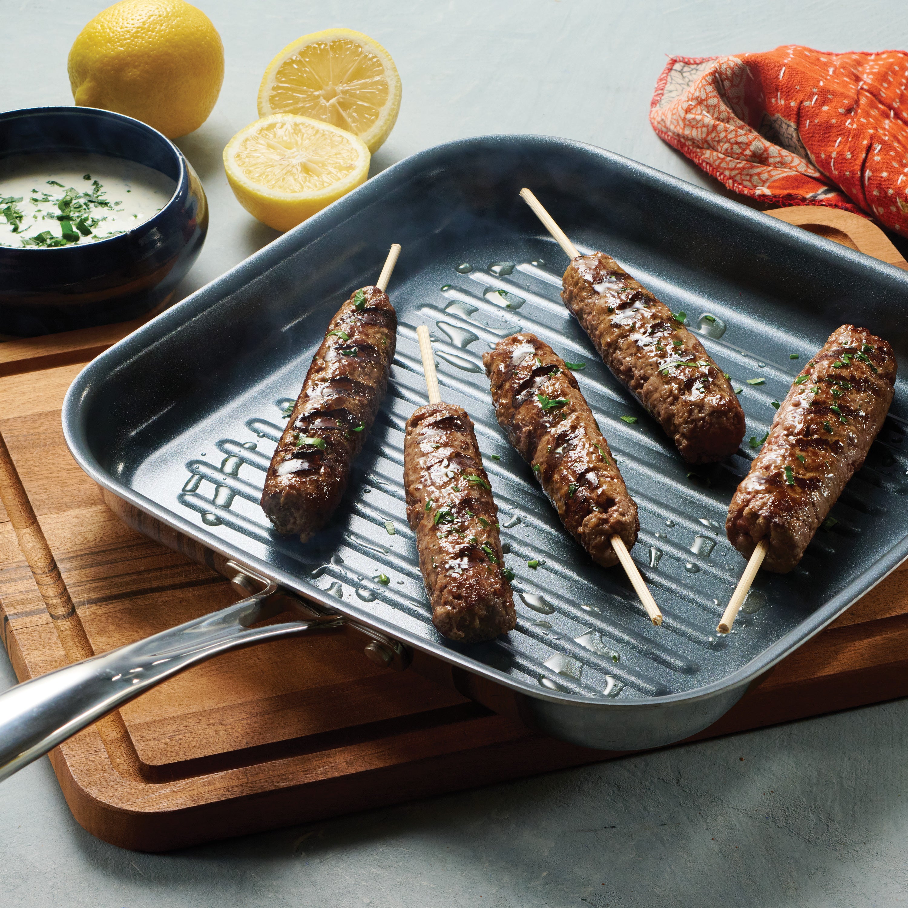 tramontina-utsava-tri-ply-clad-10-inch-grill-pan-with-ceramic-interior-and-lid image 4