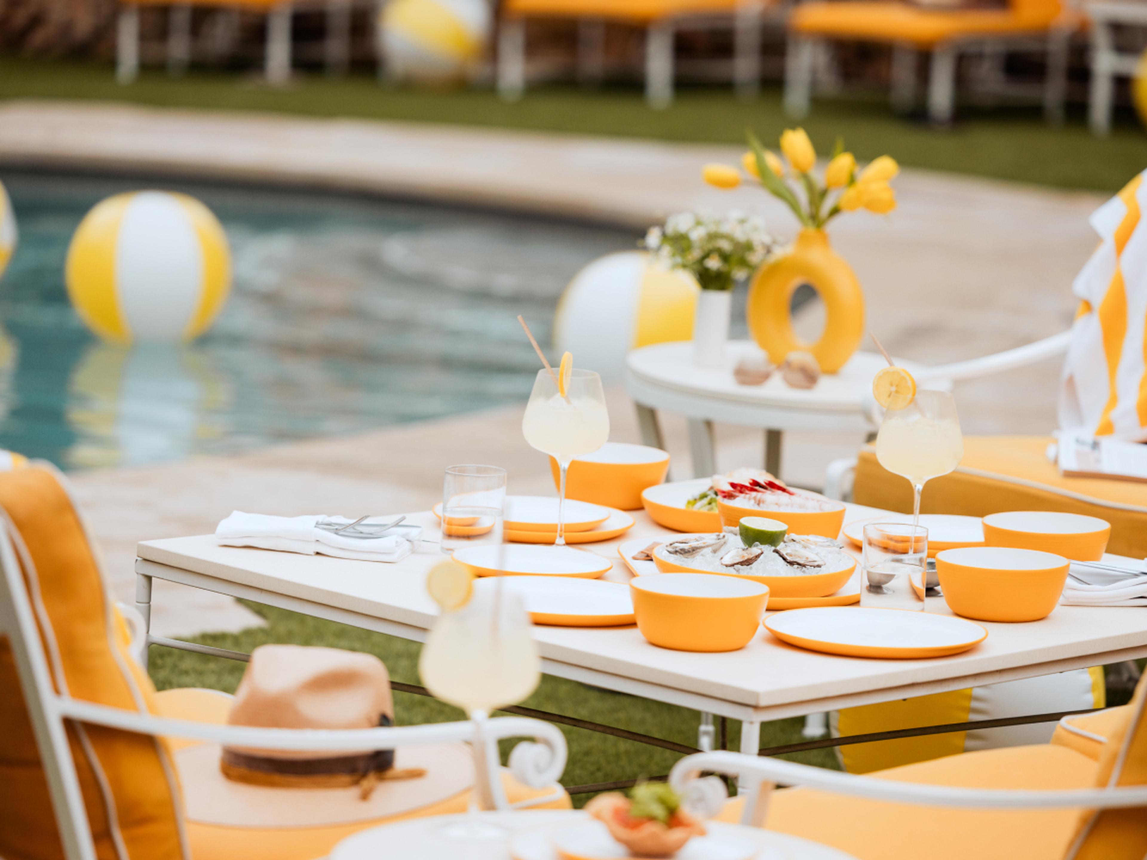 made-in-outdoor-dining-collection-elegant-chip-resistant-outdoor-dinnerware-seri image 3
