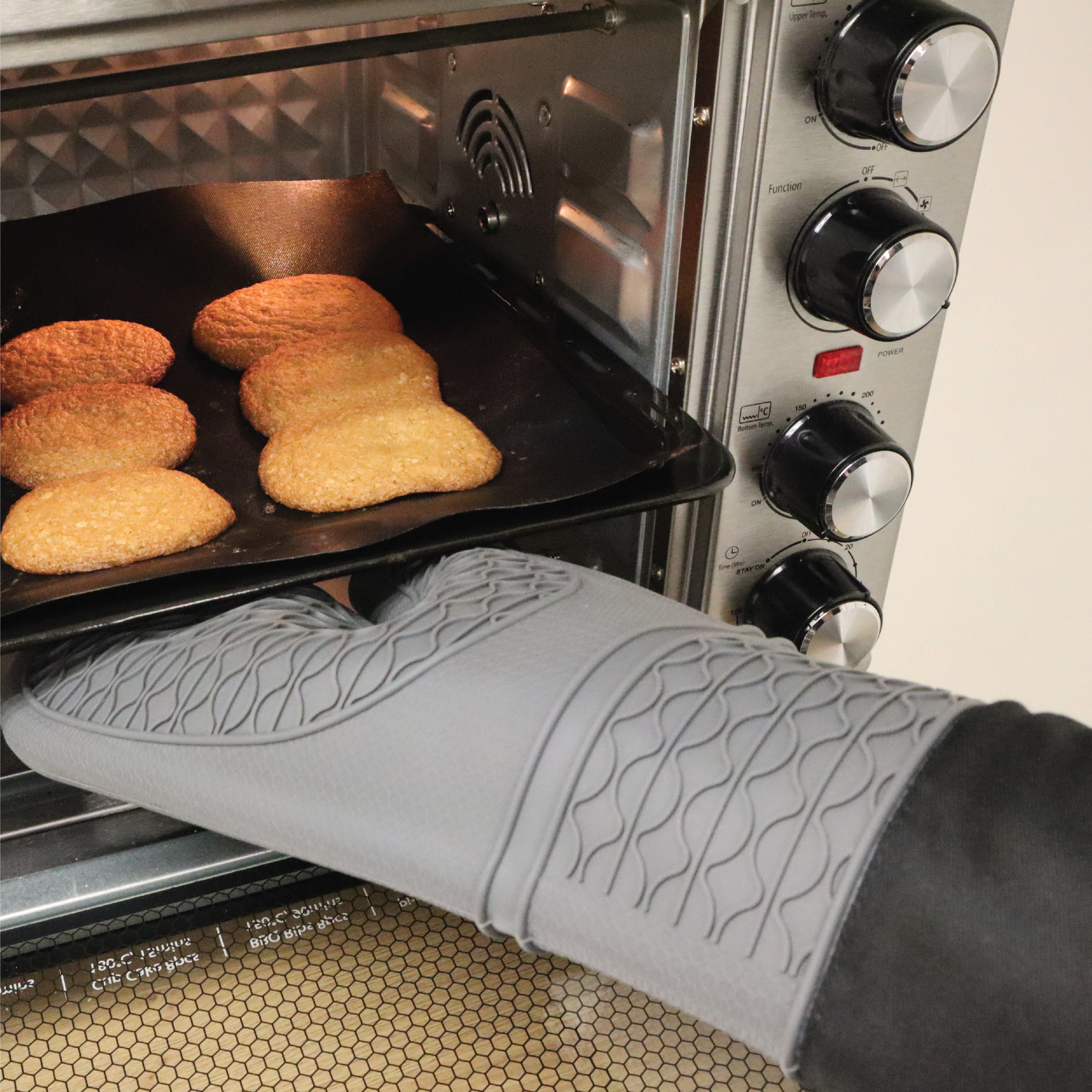 baker-s-secret-oven-mitt-thick-silicone-heat-resistant-glove-with-cotton-lining image 6