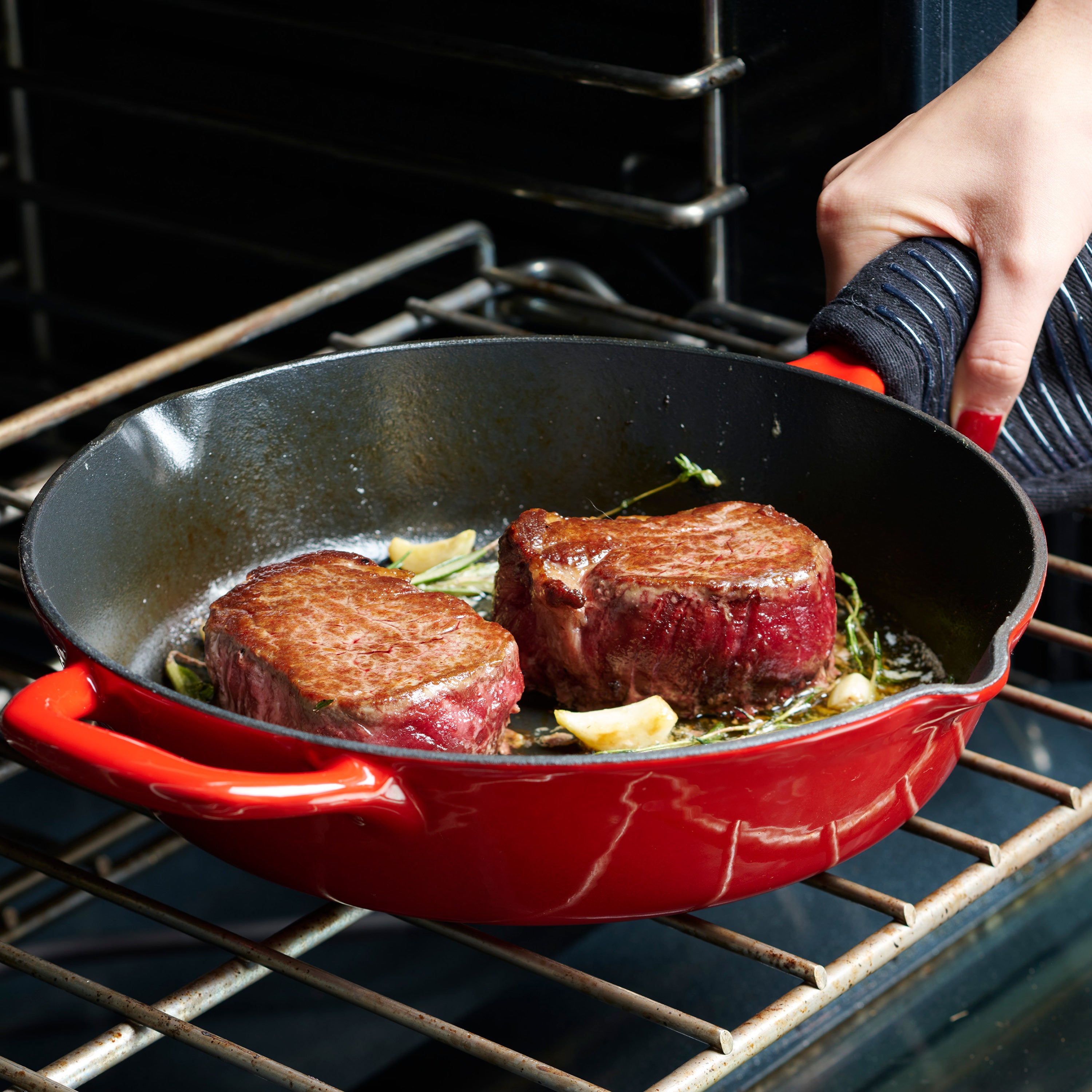 tramontina-bestow-10-inch-enameled-cast-iron-skillet-gradated-red-no-seasoning-r image 2
