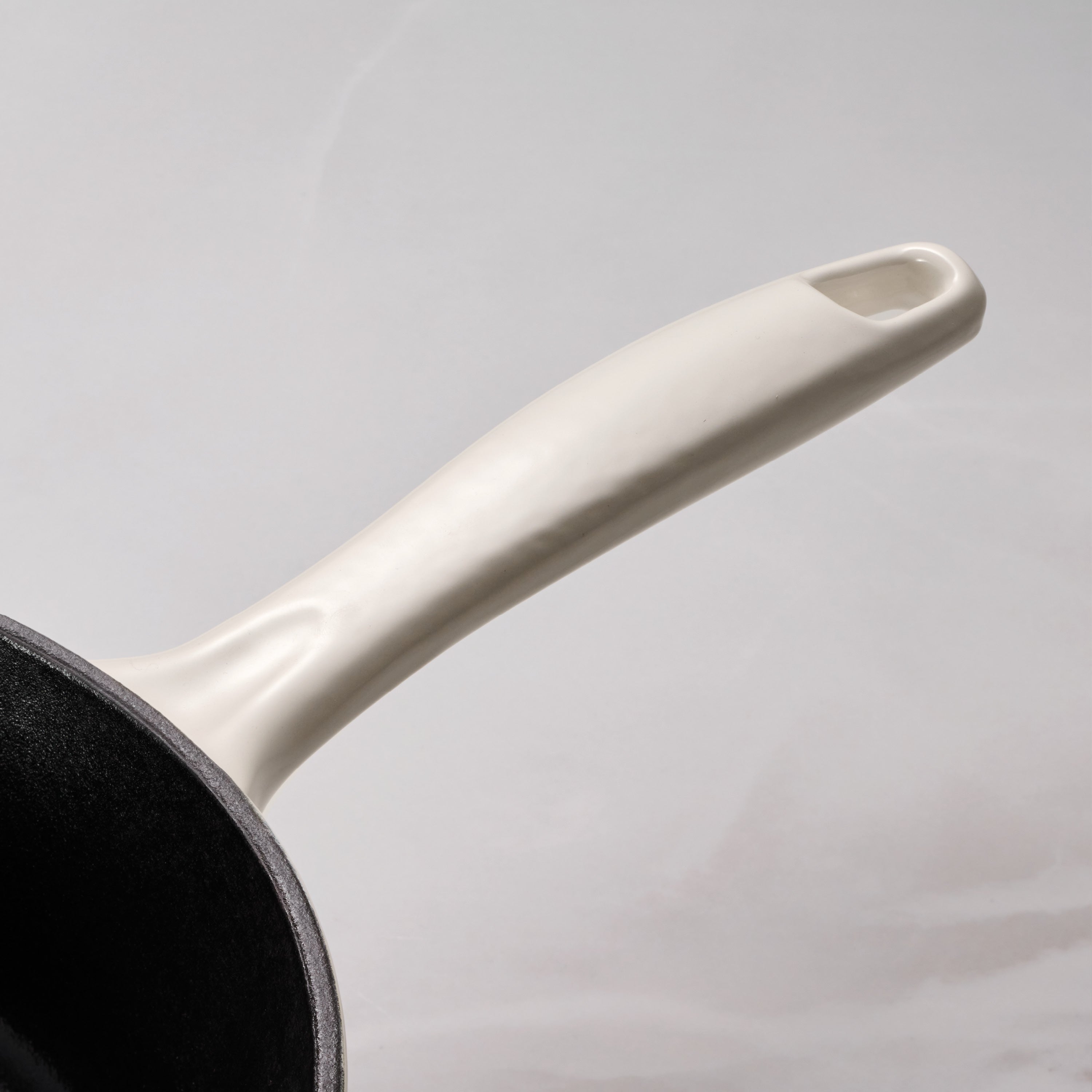 tramontina-bestow-12-inch-enameled-cast-iron-skillet-with-lid image 4