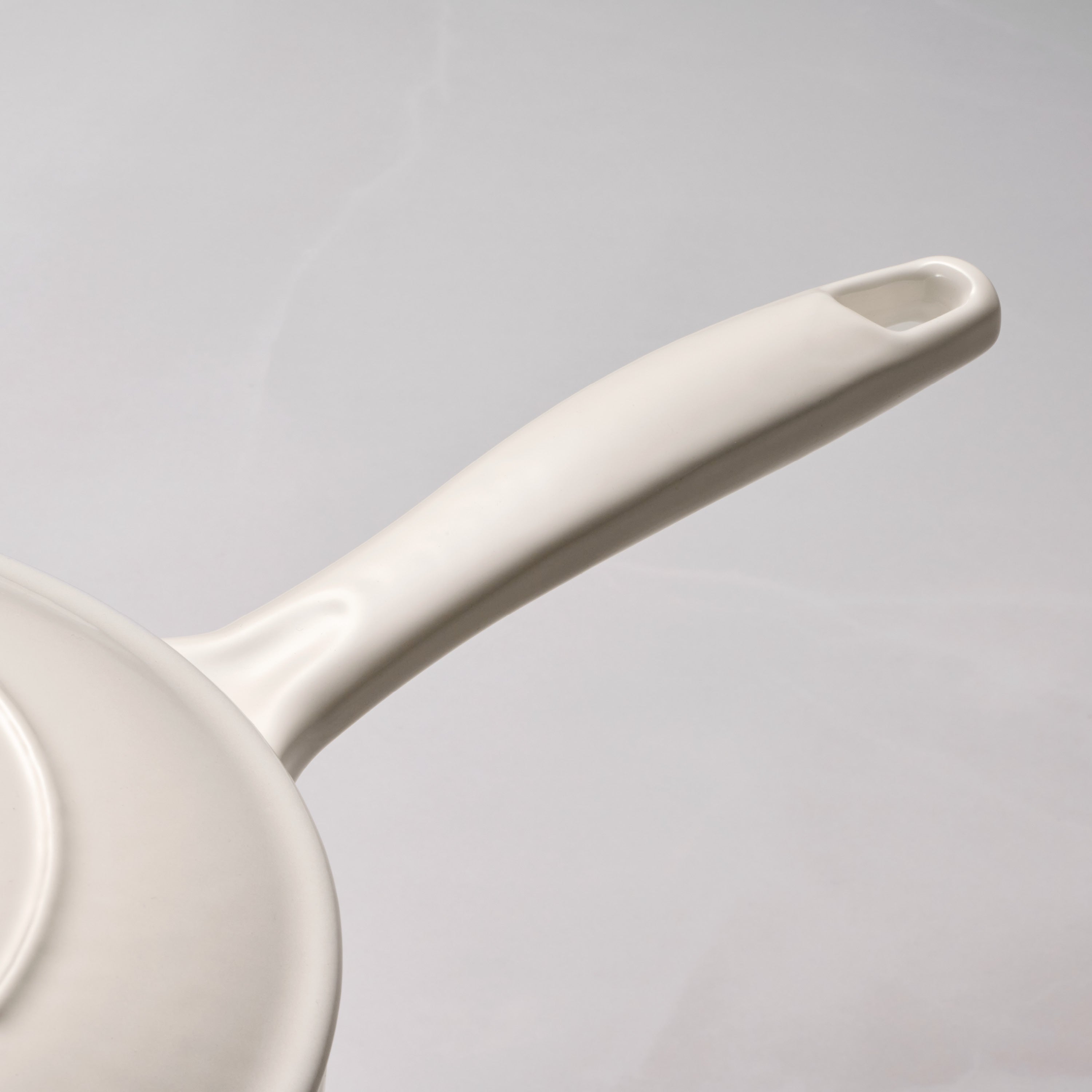 tramontina-bestow-2-5-quart-enameled-cast-iron-covered-sauce-pan image 7