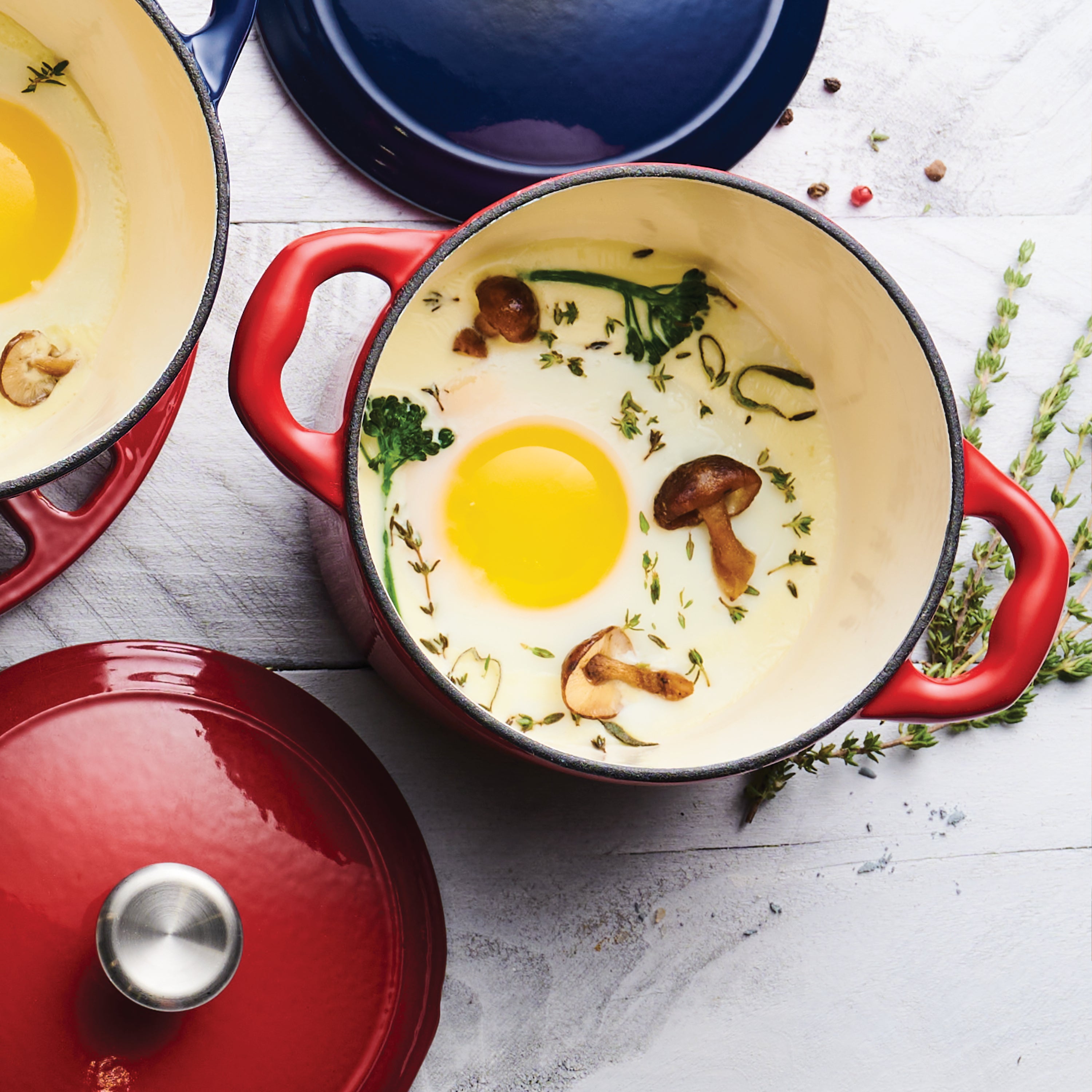 tramontina-bestow-24-oz-enameled-cast-iron-covered-small-cocotte-gradated-red-mi image 5