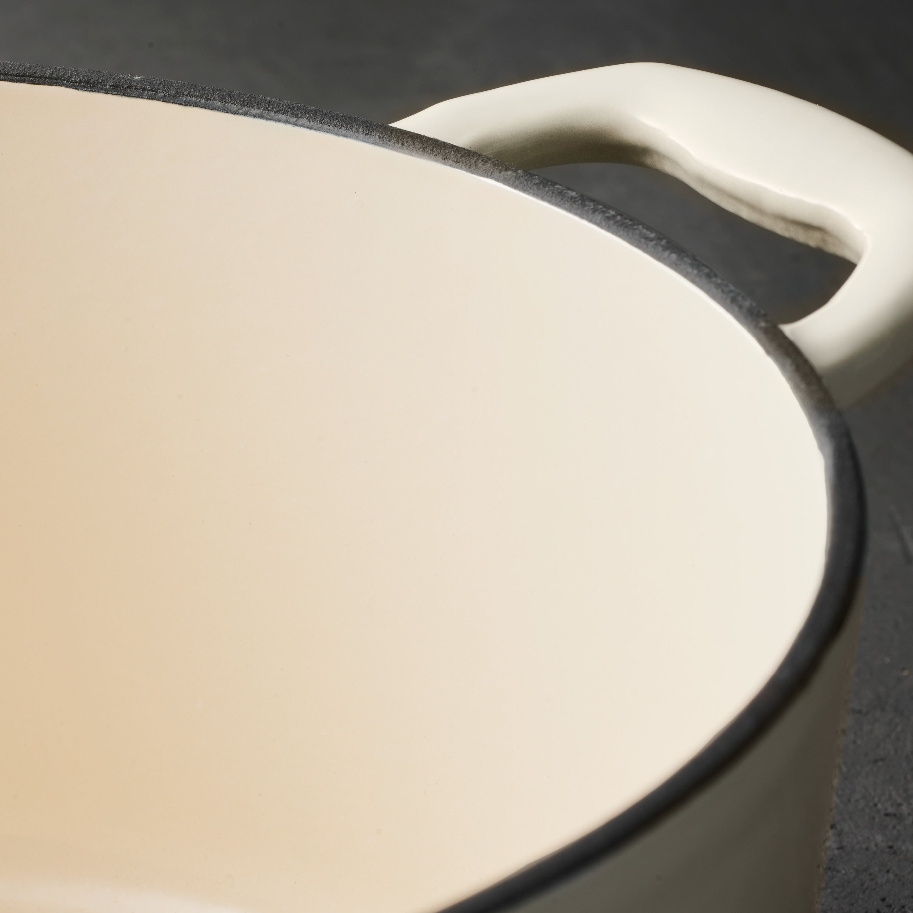 tramontina-bestow-3-quart-enameled-cast-iron-covered-saucier image 3