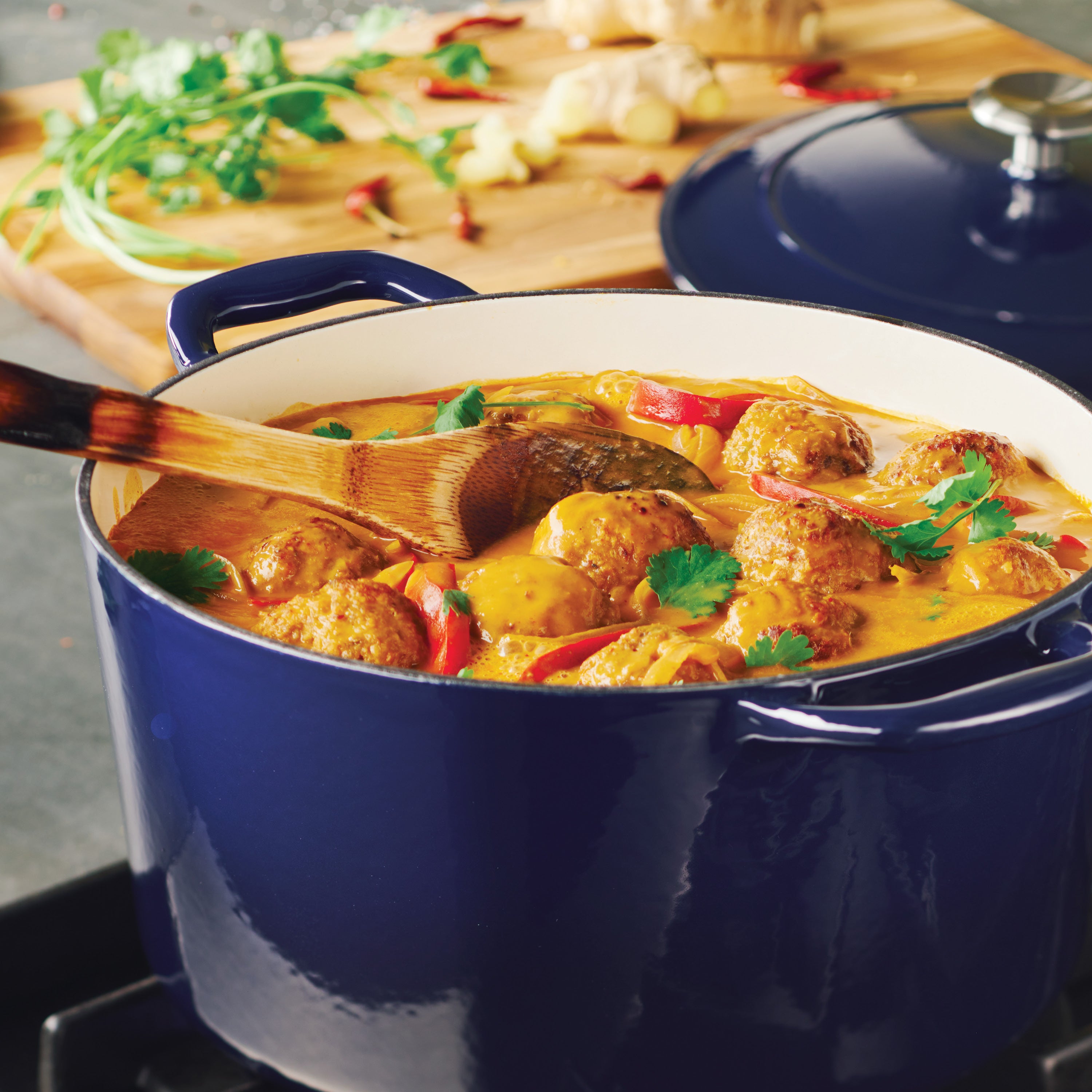 tramontina-bestow-6-5-quart-enameled-cast-iron-covered-round-dutch-oven-gradated image 2