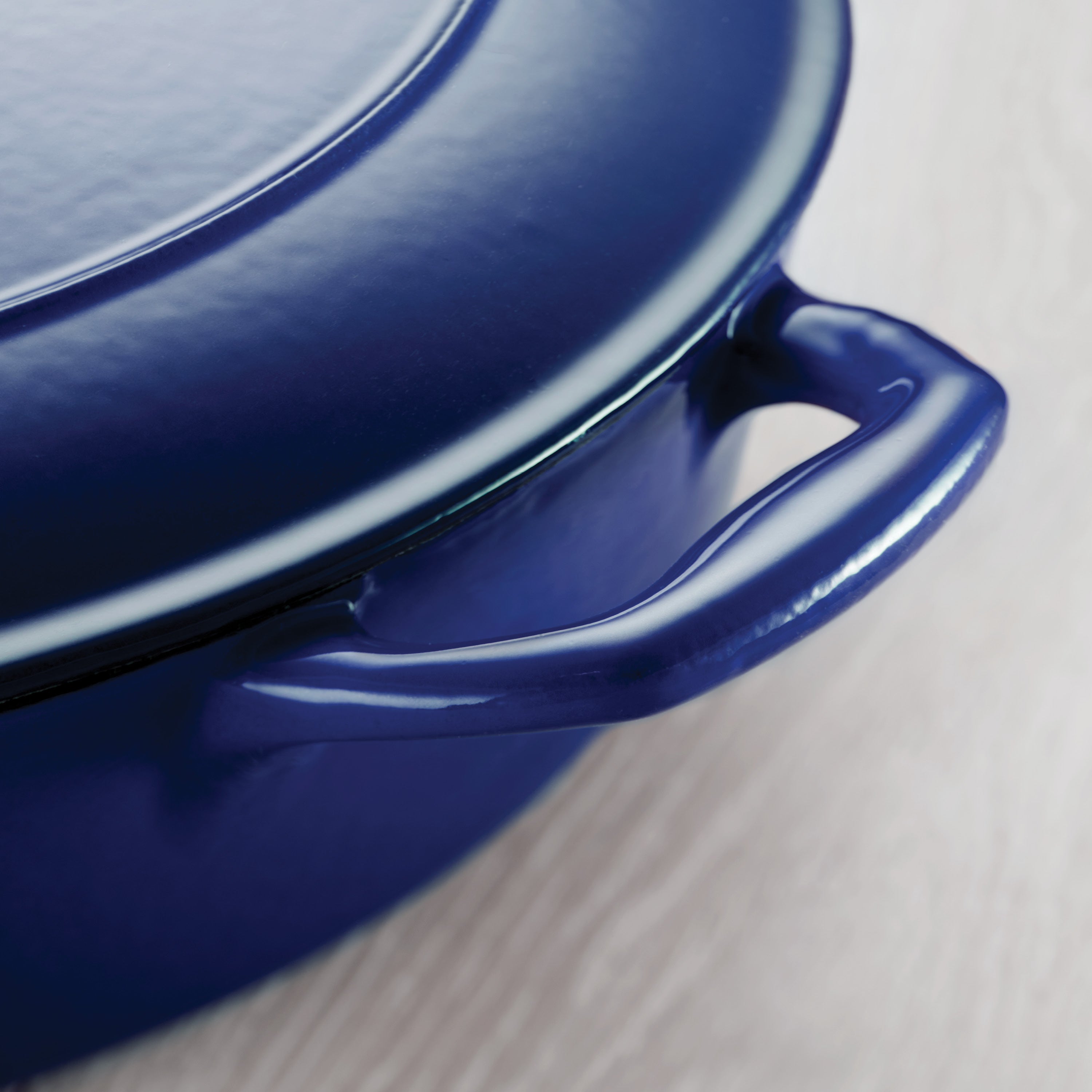 tramontina-bestow-6-5-quart-enameled-cast-iron-covered-round-dutch-oven-gradated image 4