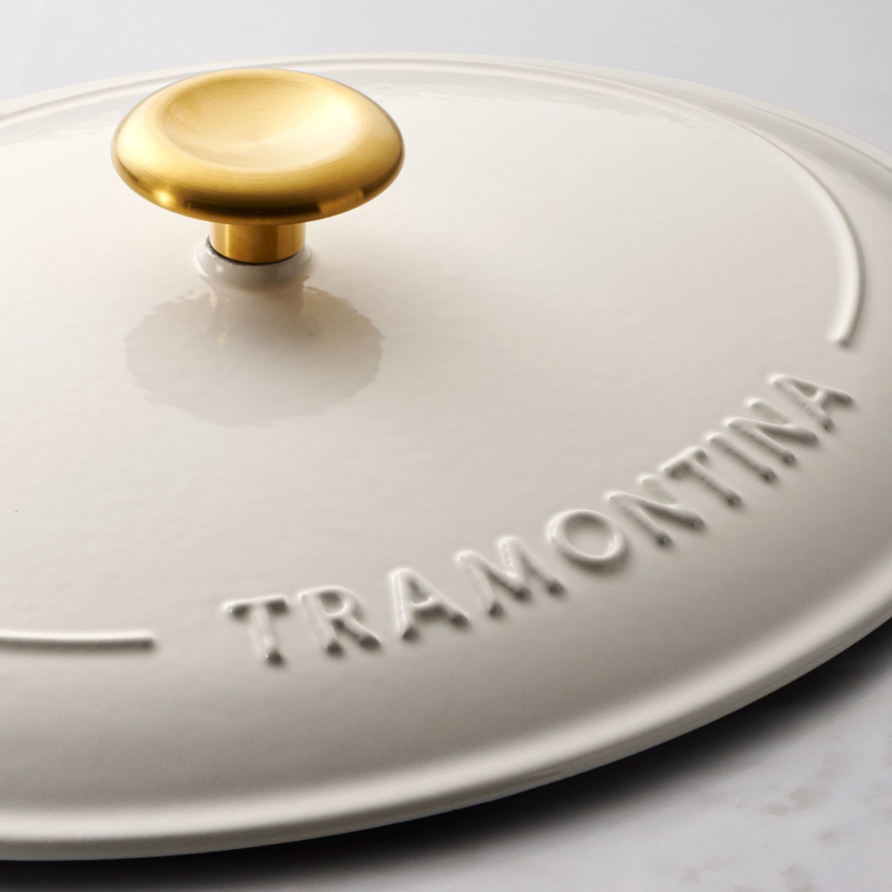 tramontina-bestow-7-quart-enameled-cast-iron-oval-dutch-oven image 5
