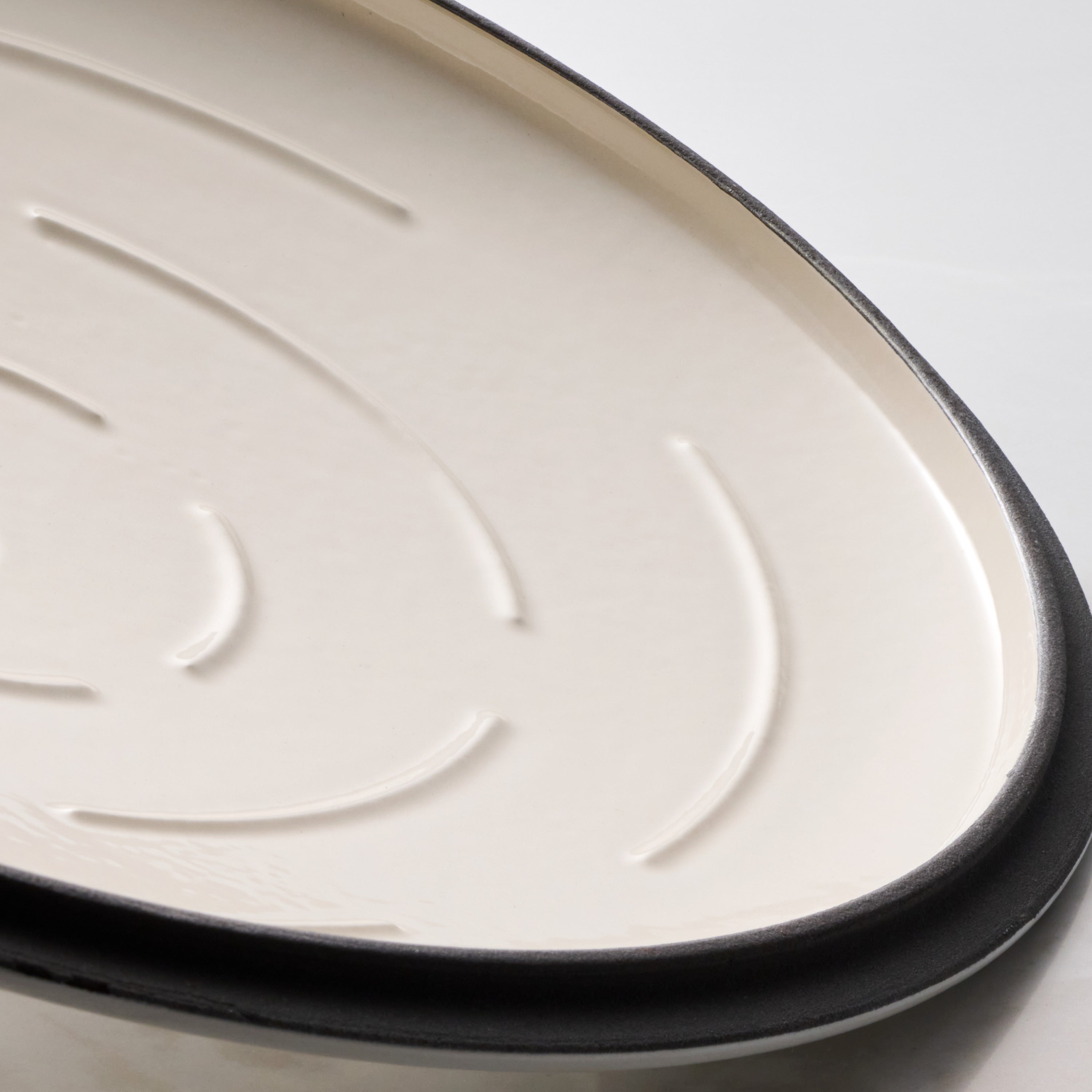 tramontina-bestow-7-quart-enameled-cast-iron-oval-dutch-oven image 8