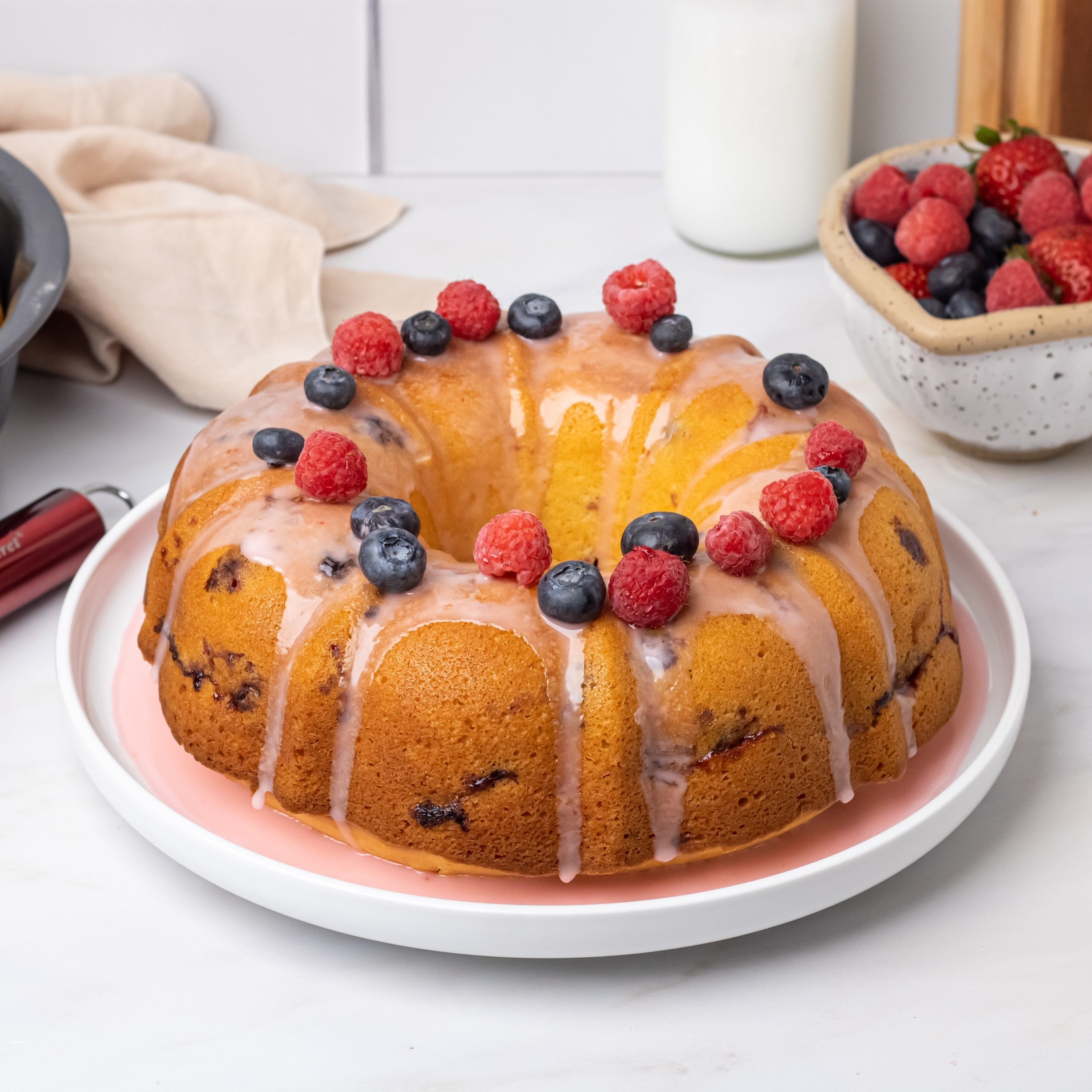 baker-s-secret-fluted-cake-pan-9-75-non-stick-carbon-steel-oven-safe-to-450-f image 5