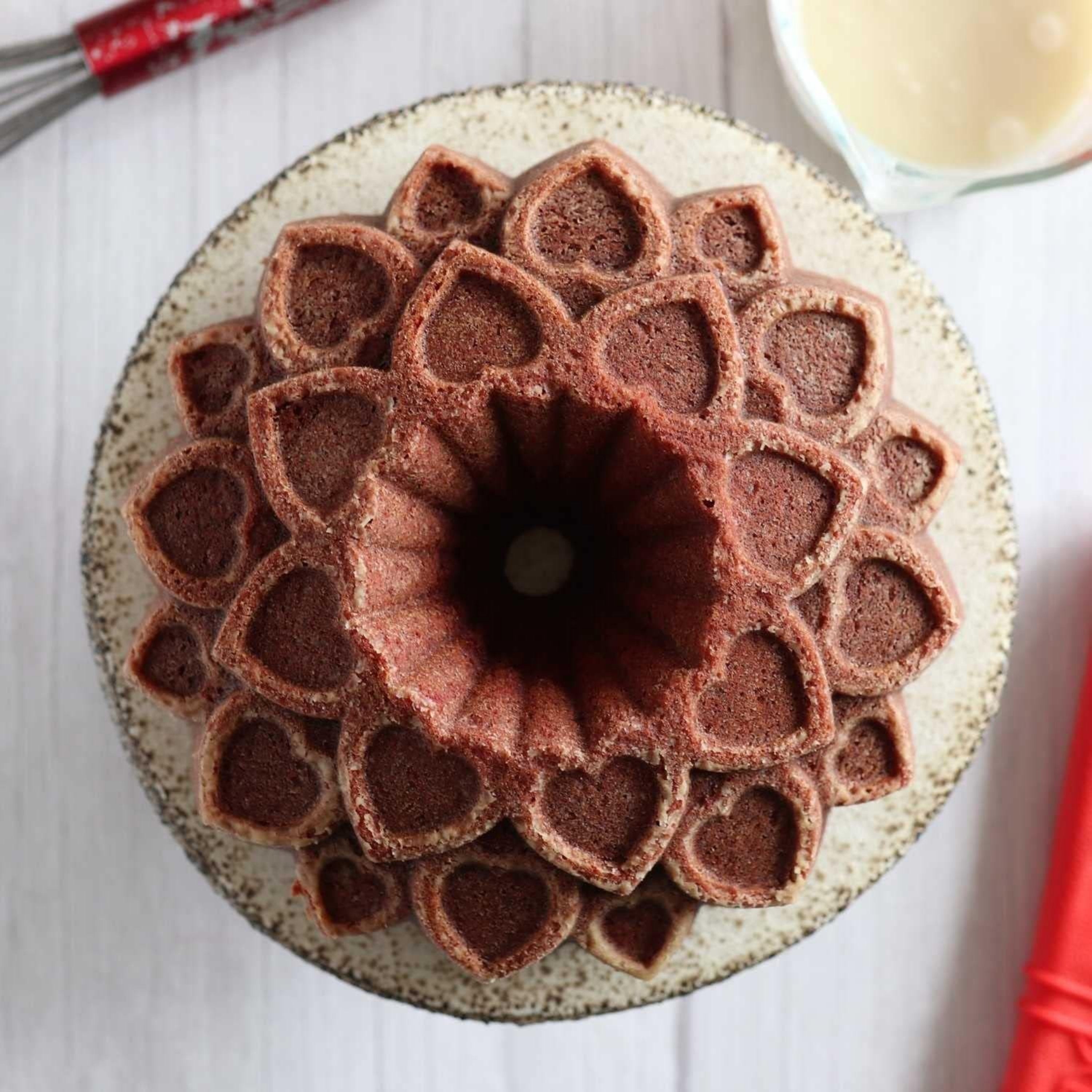 baker-s-secret-amour-non-stick-cast-aluminum-fluted-tube-pan-9-bundt-cake-pan-do image 5