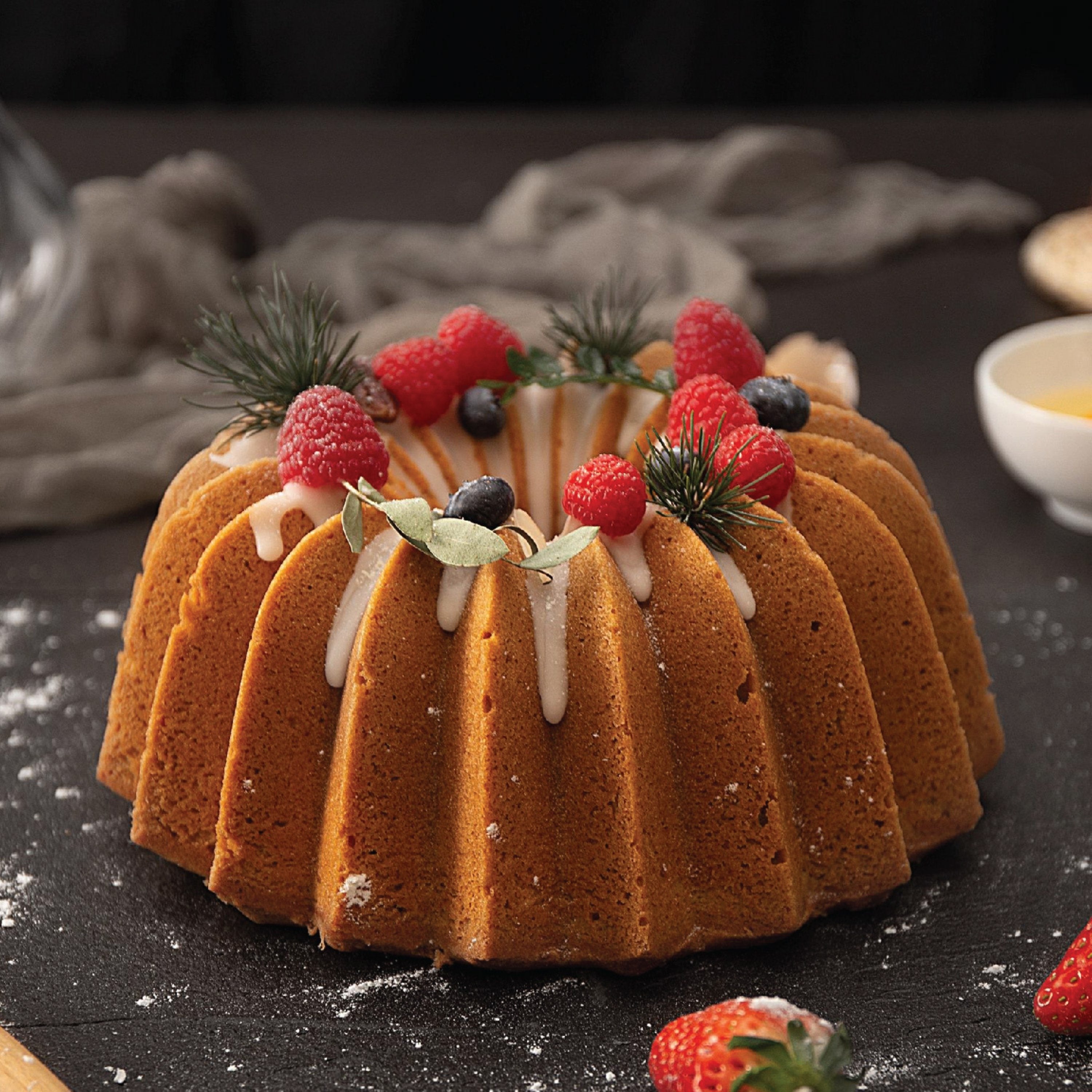 baker-s-secret-french-wreath-9-non-stick-cast-aluminum-fluted-tube-pan-9-7-cup image 5
