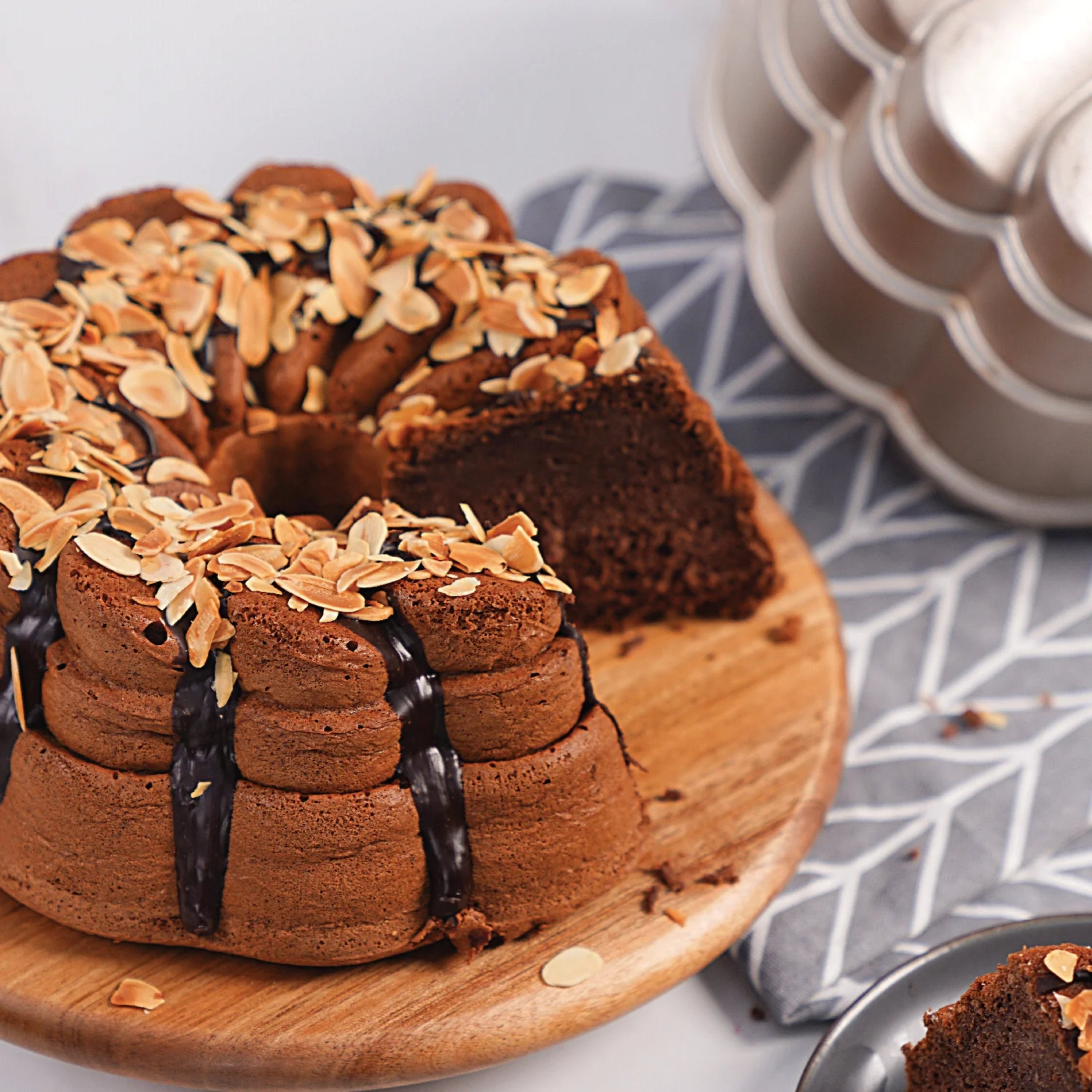 baker-s-secret-petal-non-stick-cast-aluminum-fluted-tube-pan-9-inch-bundt-style- image 6
