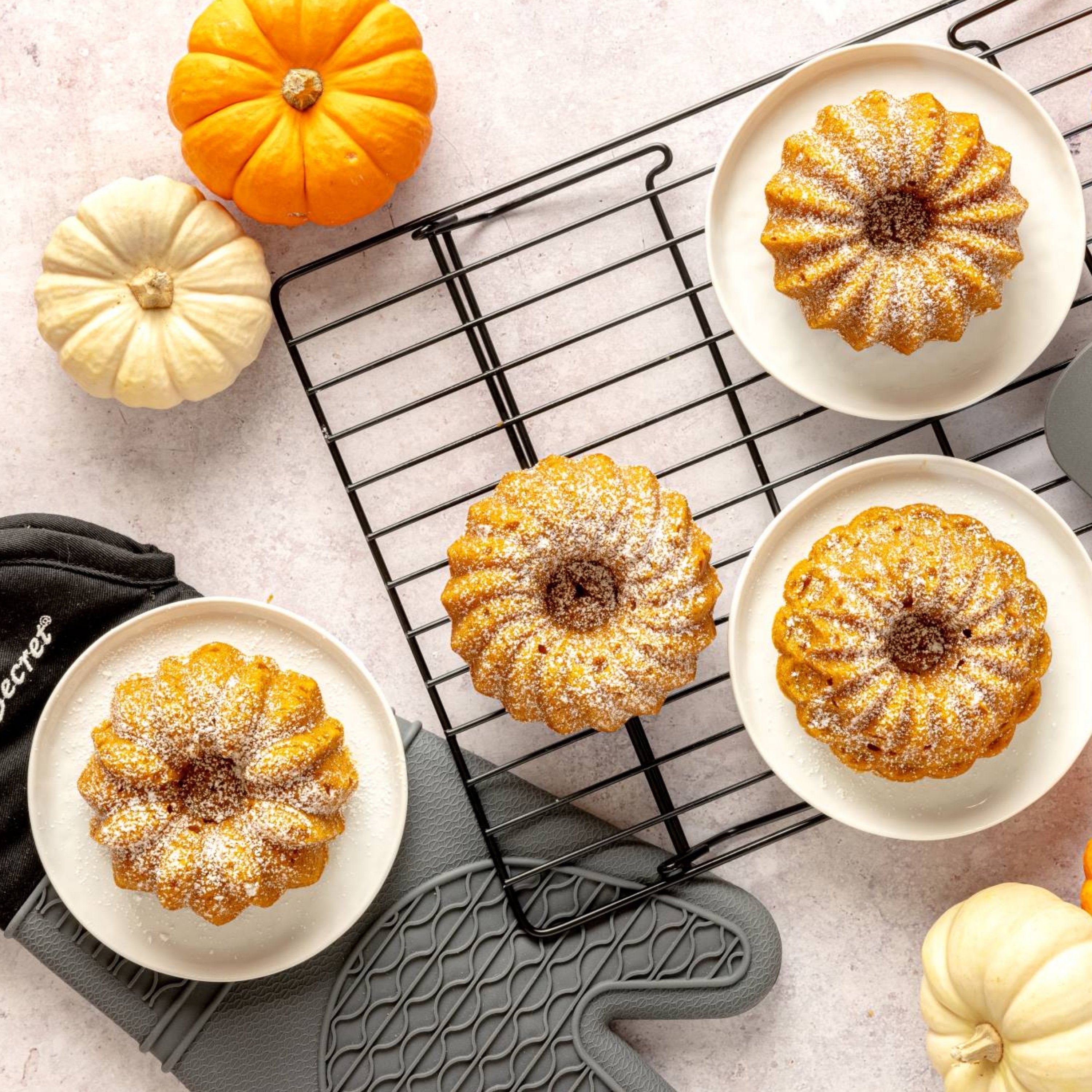 baker-s-secret-4-mini-joys-non-stick-mini-fluted-cake-pan-4-cavity-bundt image 5