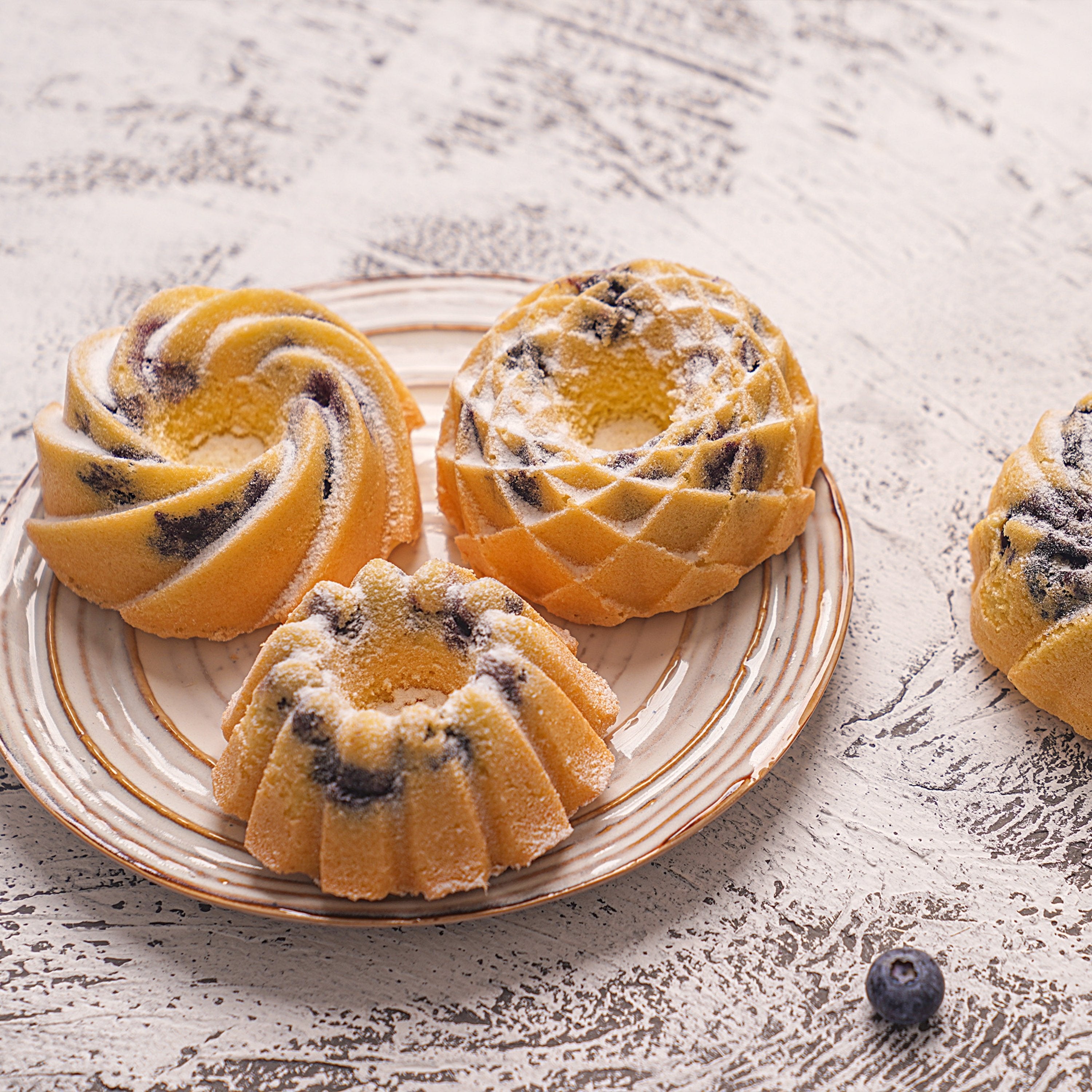 baker-s-secret-4-mini-loves-non-stick-mini-fluted-cake-pan-4-cavity-mini-bundt-b image 5