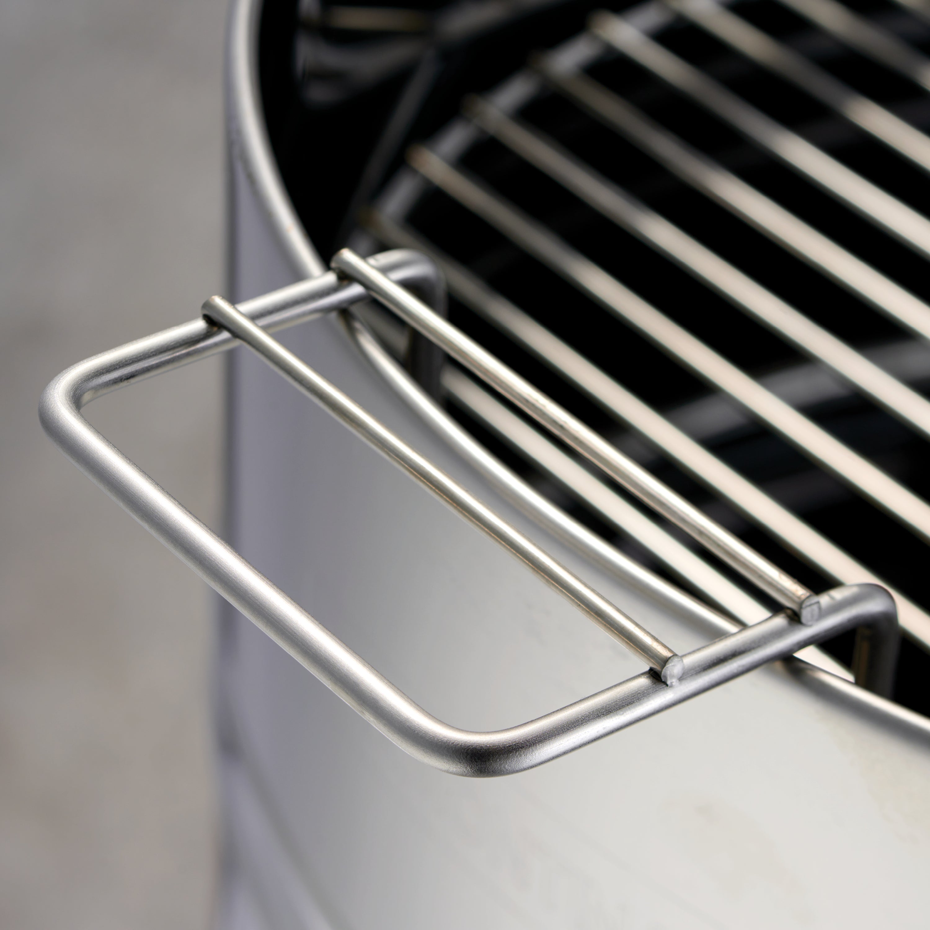 tramontina-15-5-in-stainless-steel-round-bbq-charcoal-grill-with-stand image 5