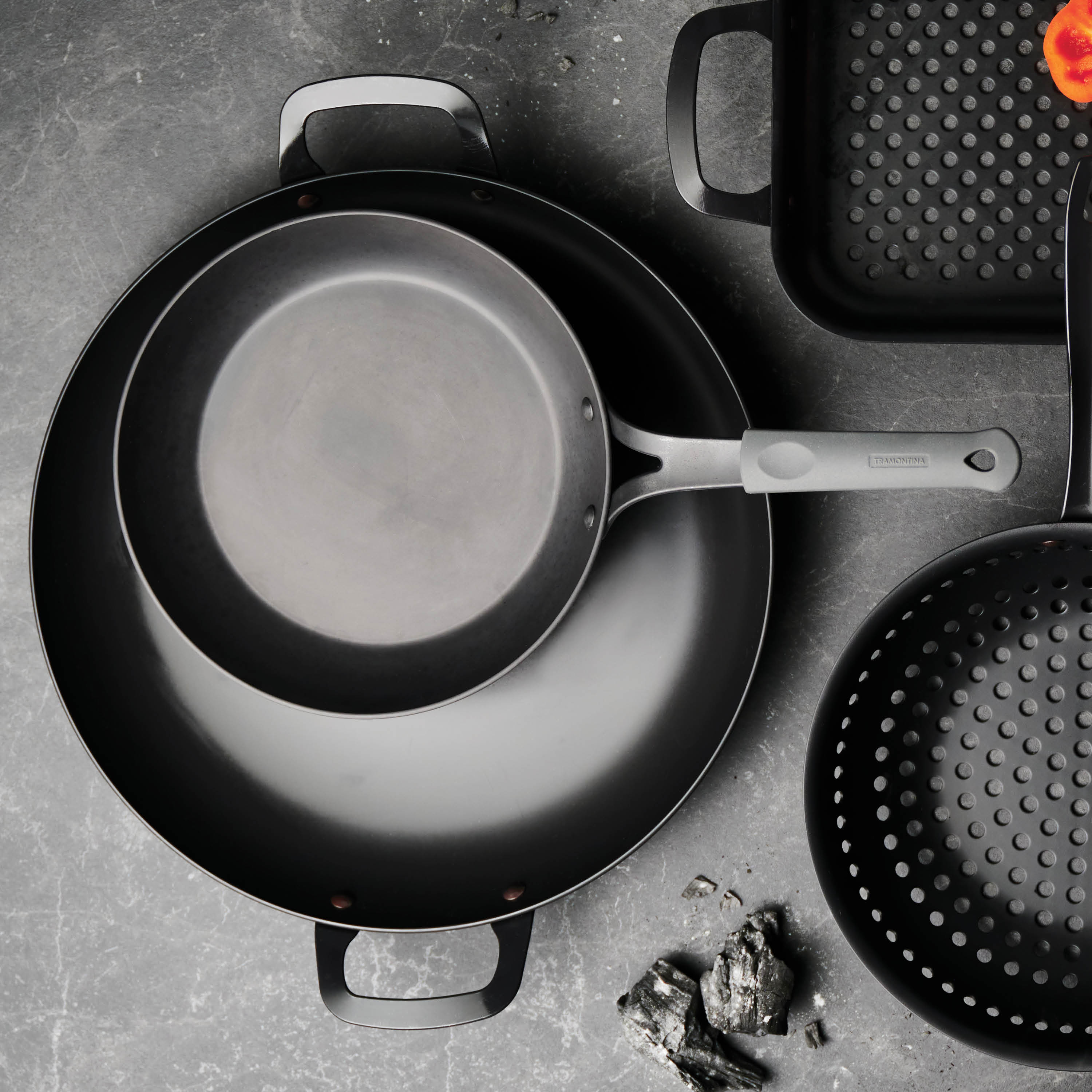 tramontina-churrasco-bbq-15-inch-round-carbon-steel-griddle-pan image 8
