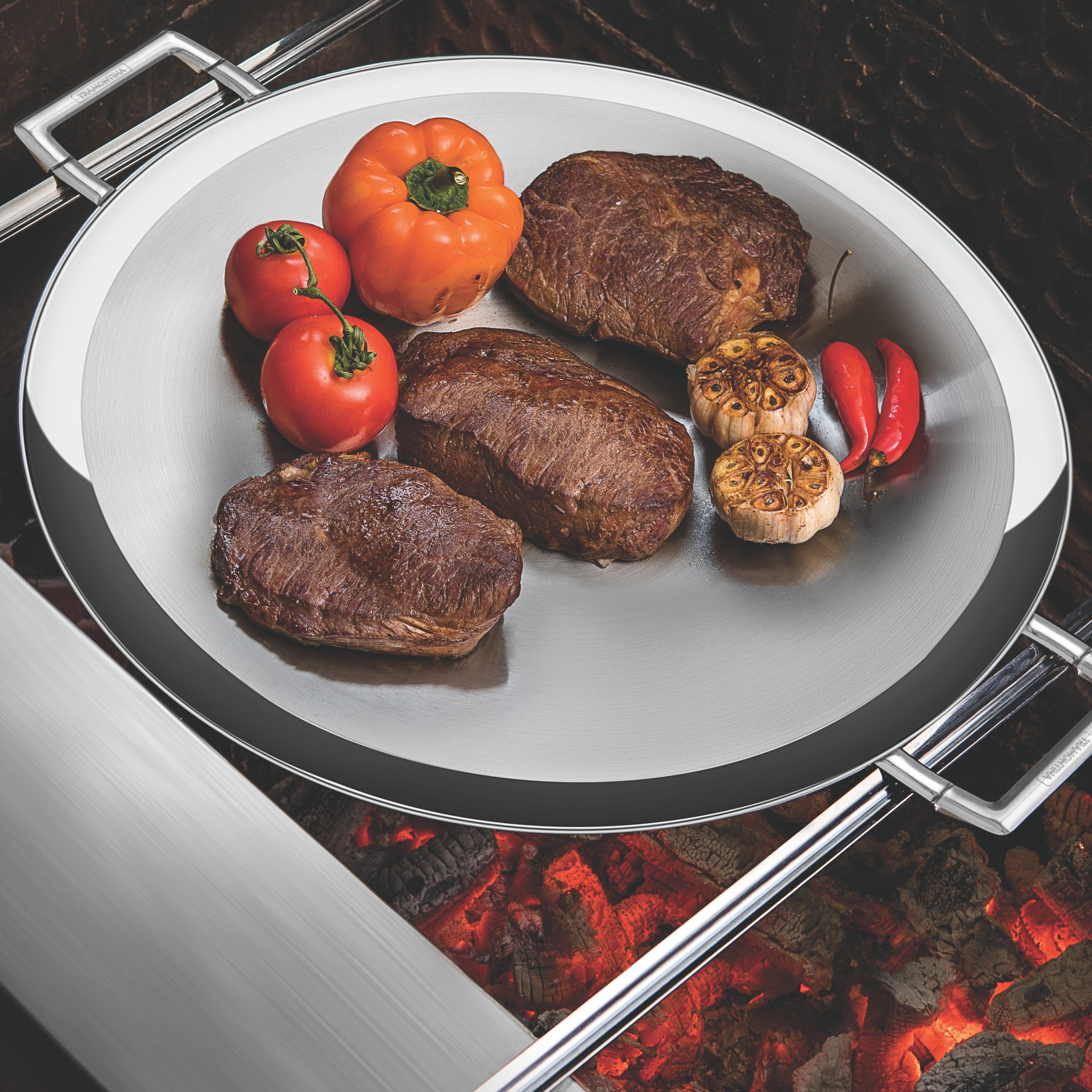 tramontina-churrasco-bbq-17-25-inch-tri-ply-clad-stainless-steel-round-grill-pan image 3